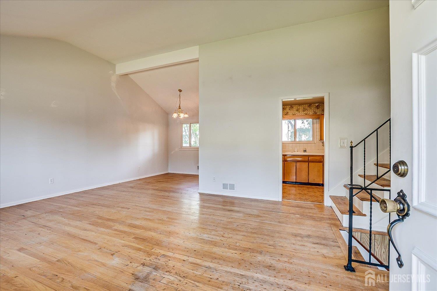 46 Athens Avenue Image 4