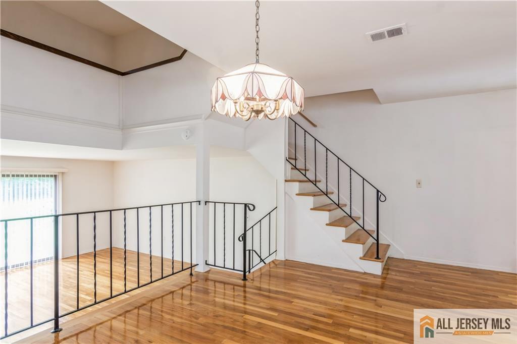323 Gills Lane 9C Image 5