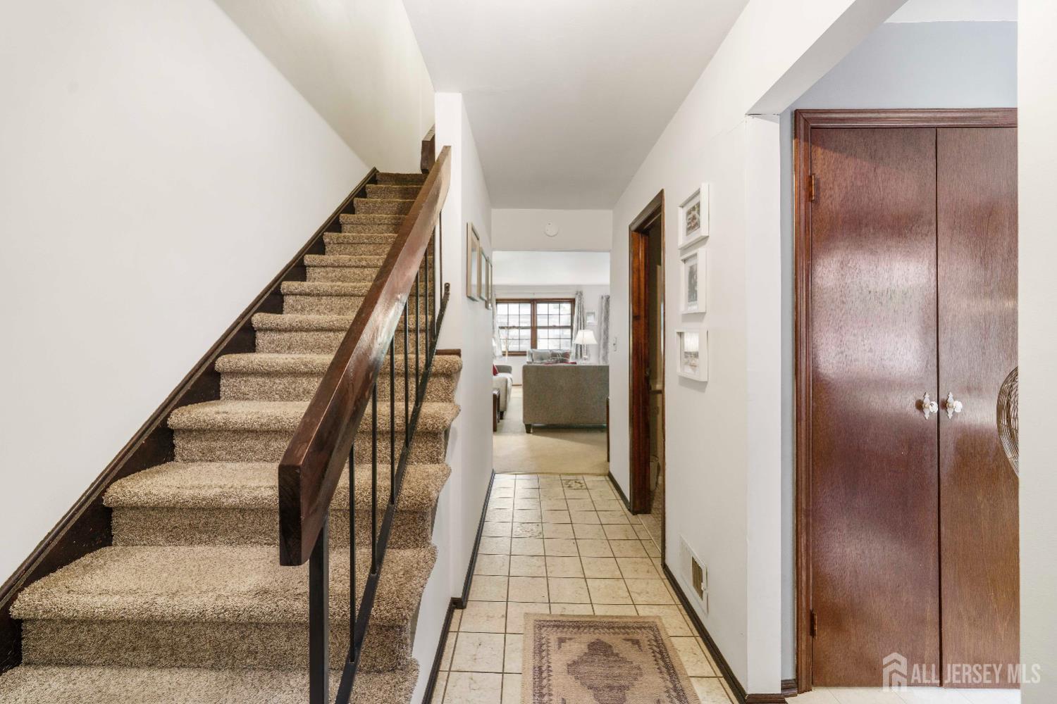 77 Highview Drive, Woodbridge Proper, NJ, 07095