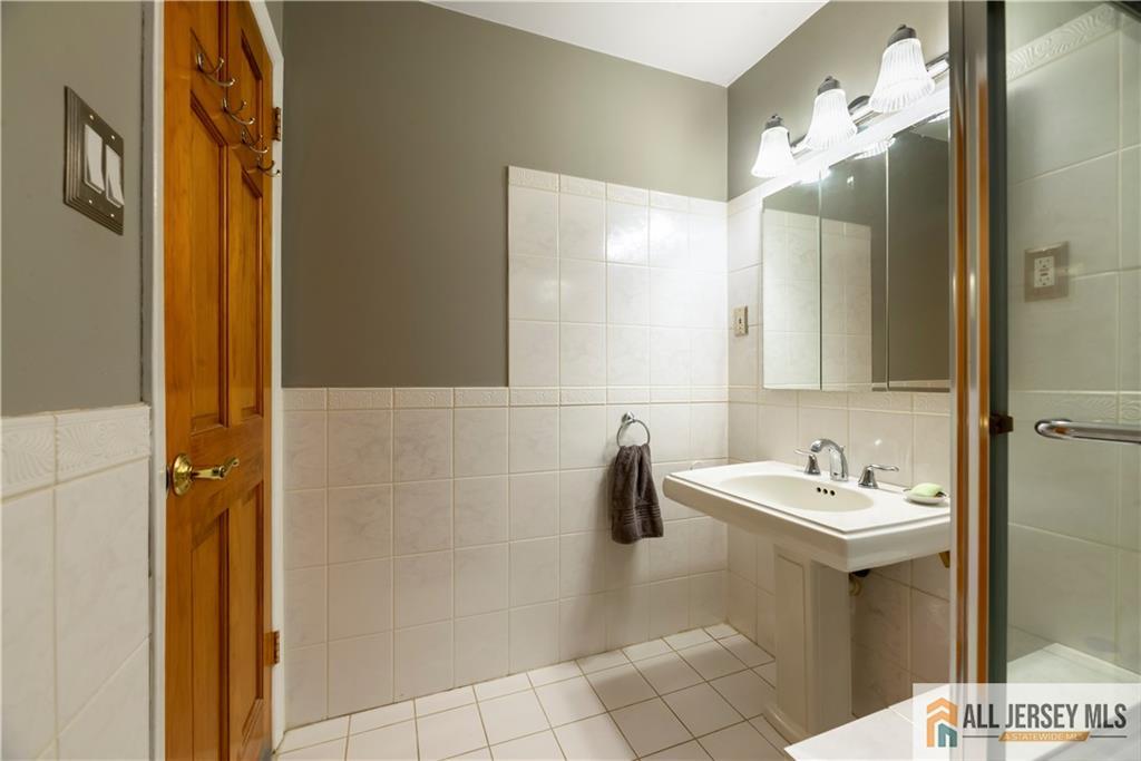 14 Devon Road, Edison, NJ, 08820 image 32