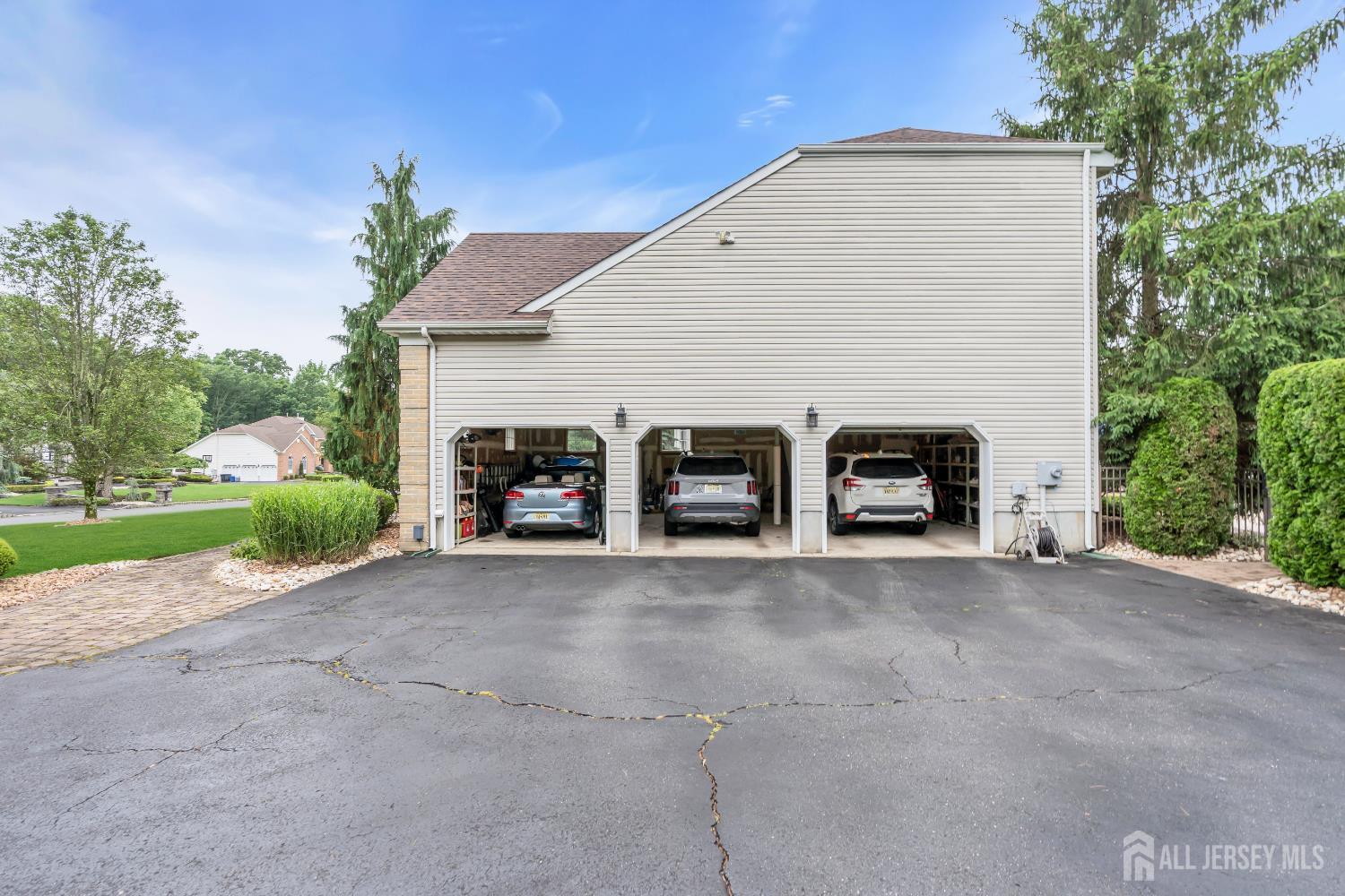 329 Valley View Circle, Freehold Twp, NJ, 07728 image 8