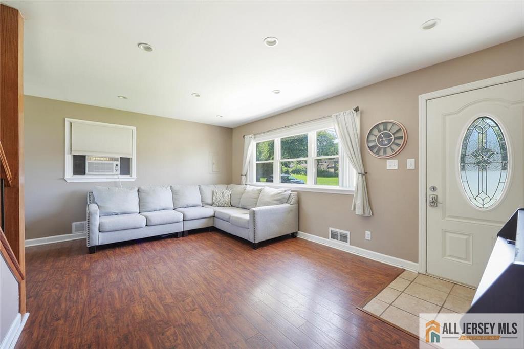 63 W Iselin Parkway Image 4
