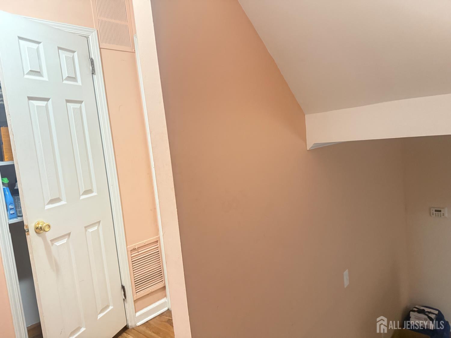 535 Fairview Avenue, Colonia, NJ, 07067 image 25
