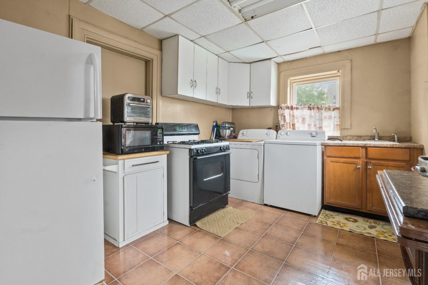 386 High Street, Perth Amboy, NJ, 08861 image 11