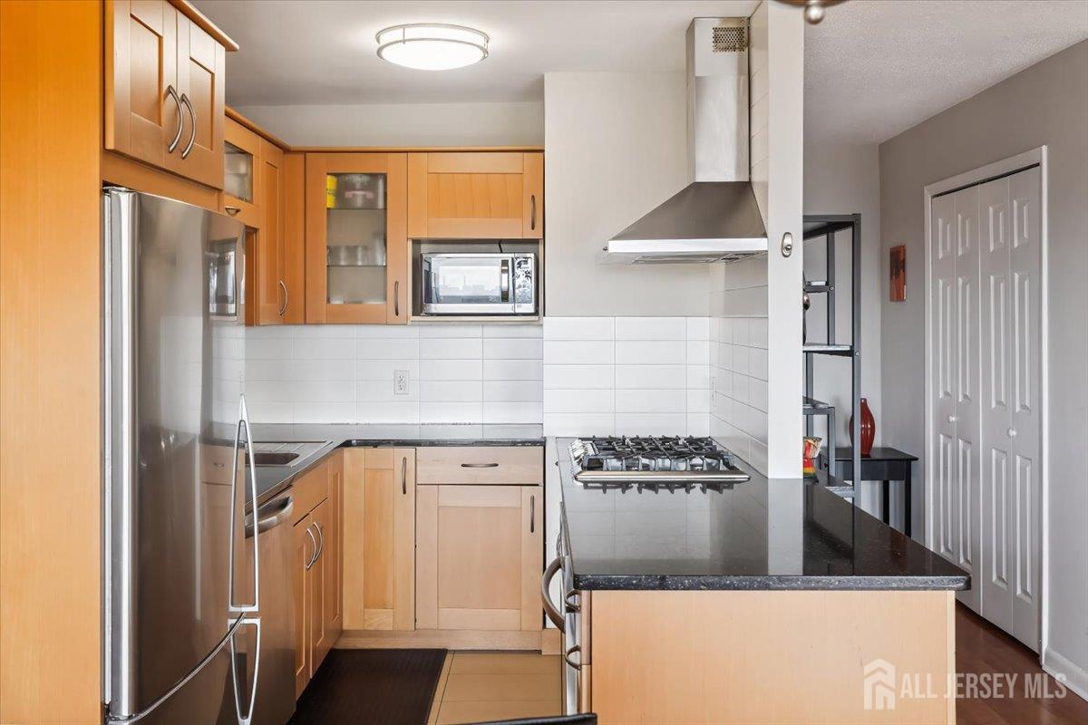 150 OVERLOOK Avenue 15 E Image 5