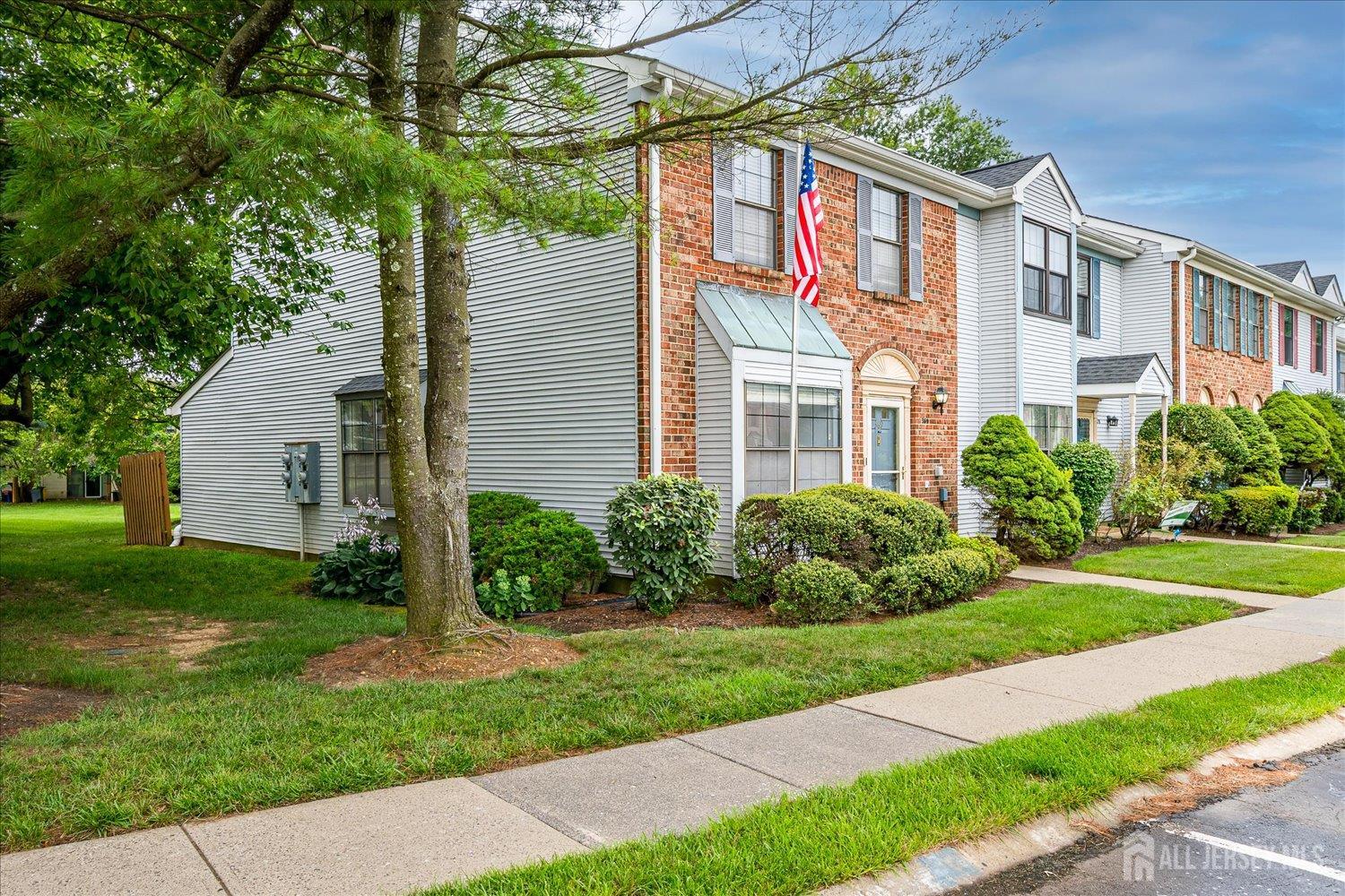 369 Bromley Place Image 5