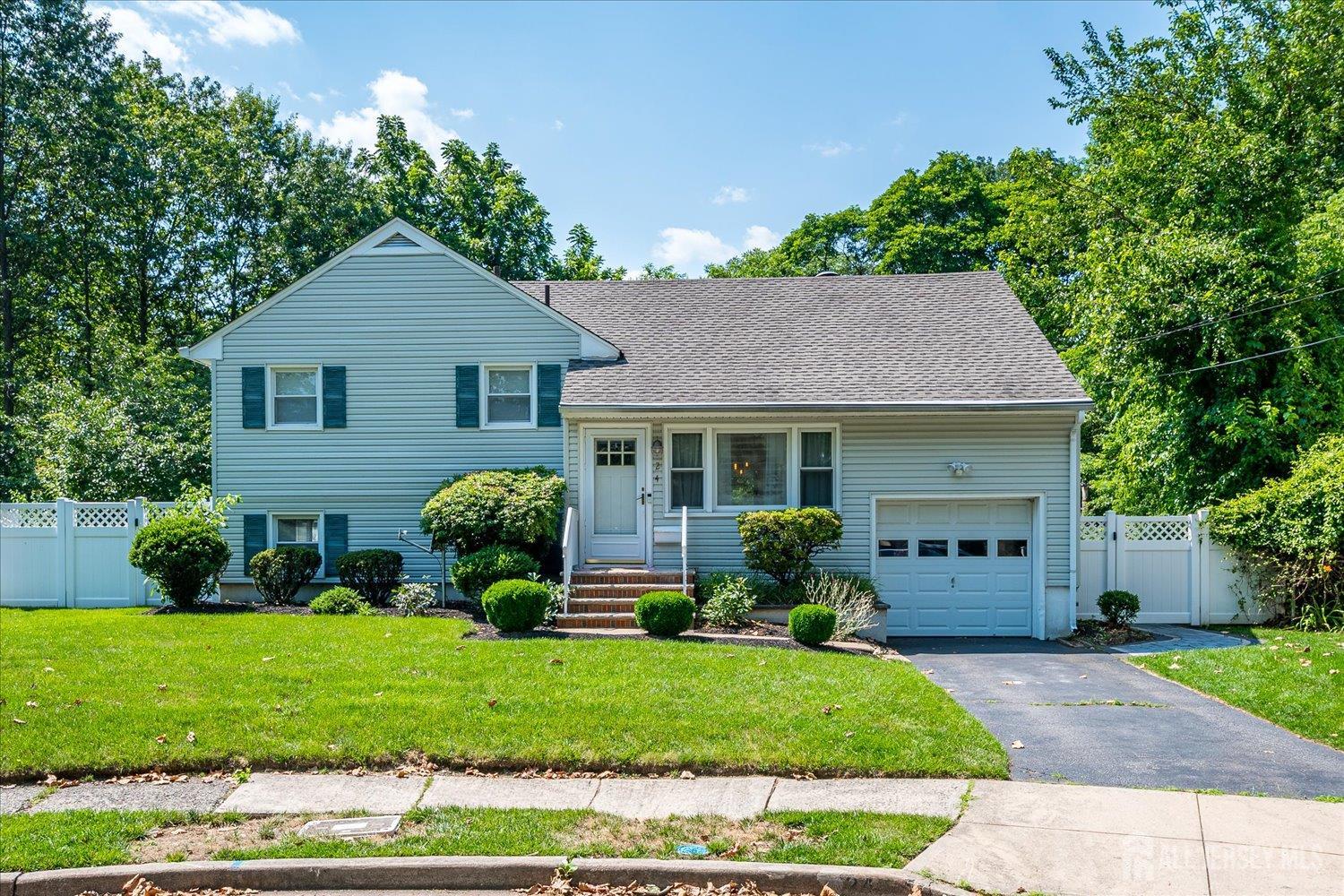 24 Turner Court, Metuchen, NJ, 08840