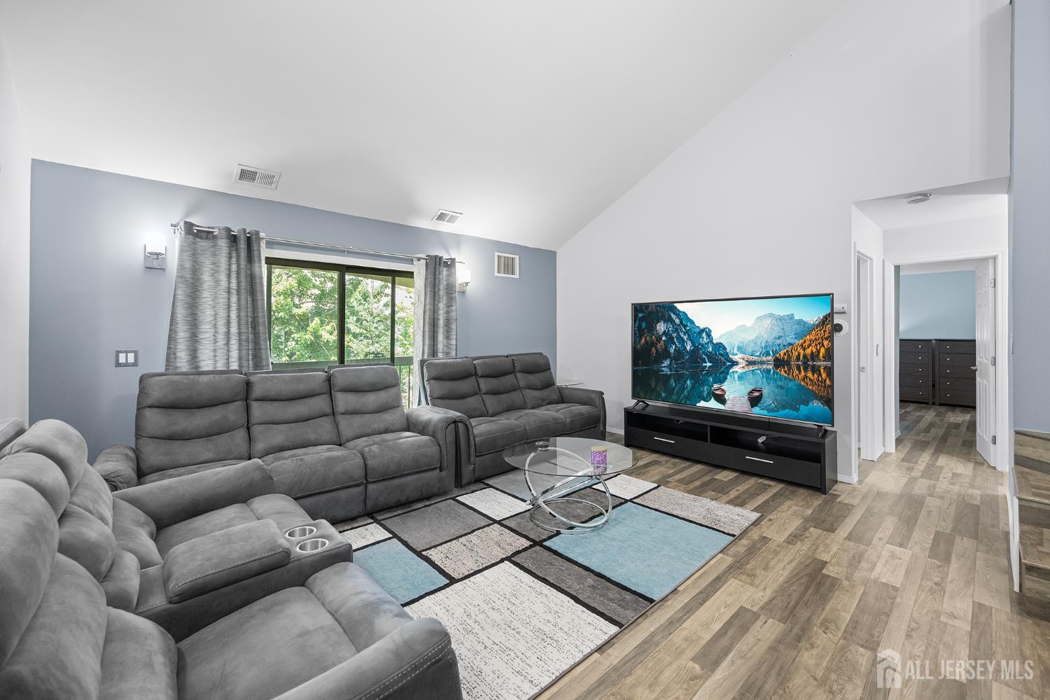 1904 bayhead Drive Image 2