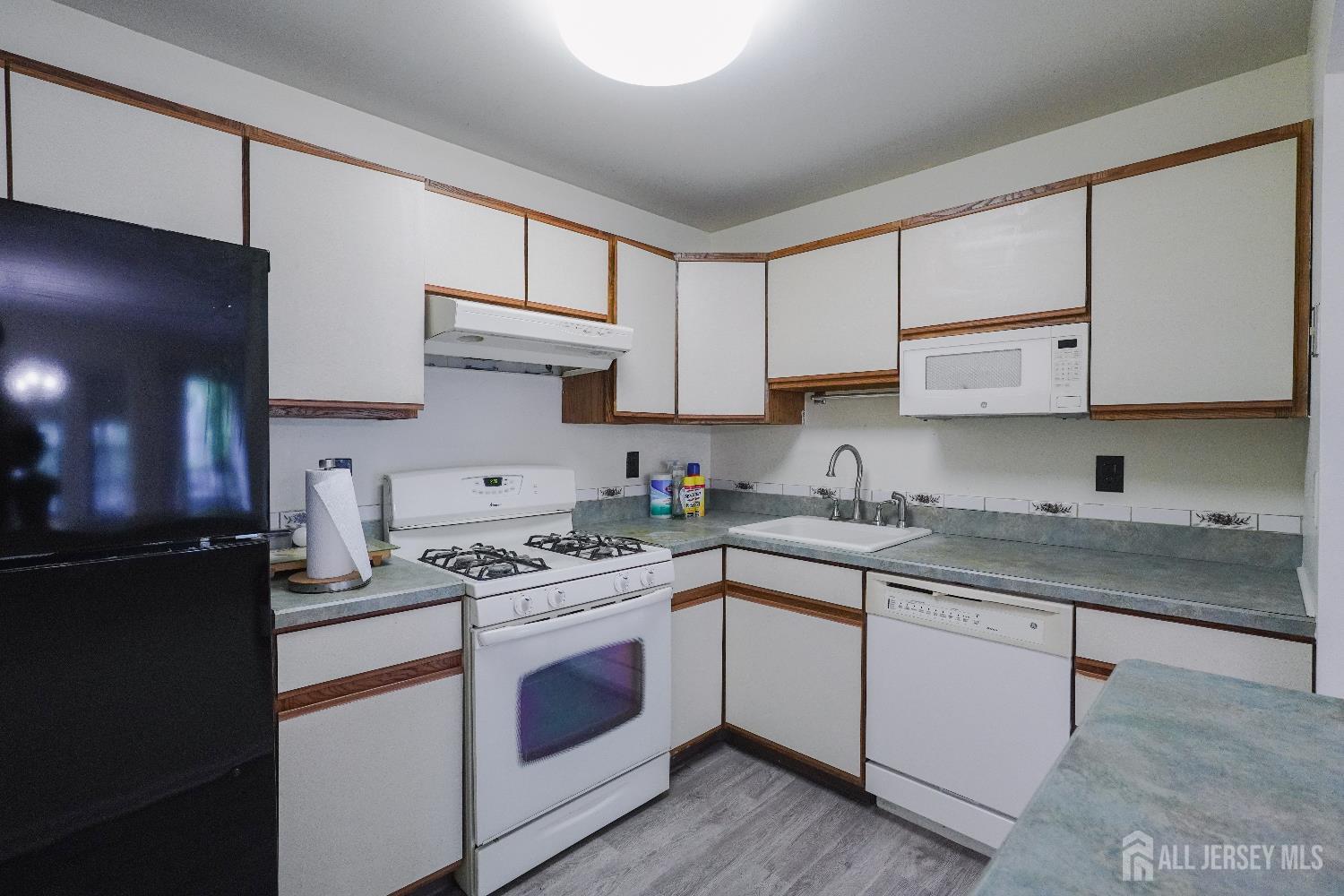 809 Woodhaven Drive, Edison, NJ, 08817 image 7