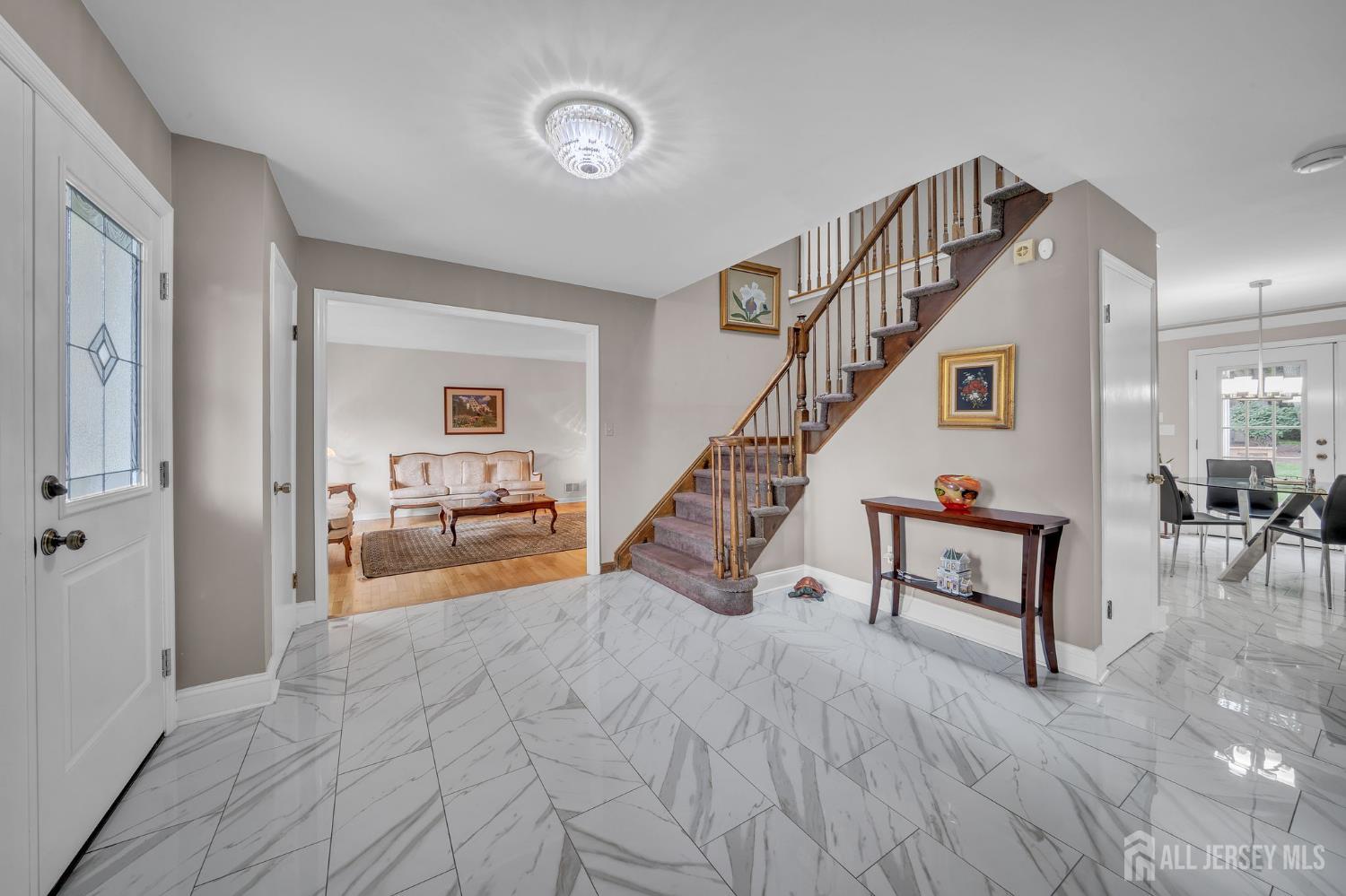 14 GREENSVIEW Drive Image 1