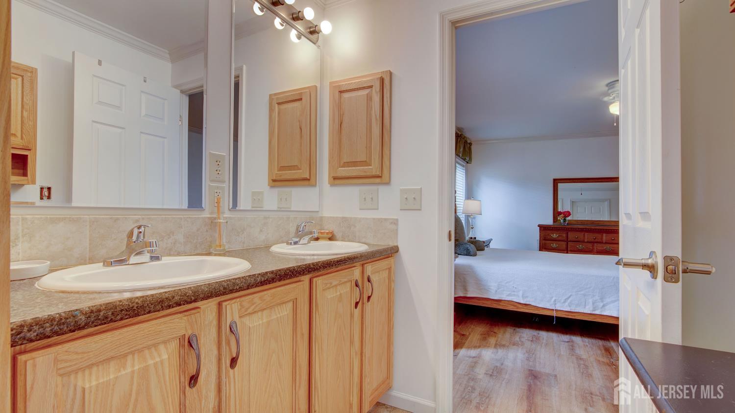 287 Woods Edge Court, Spotswood, NJ, 08884 image 32