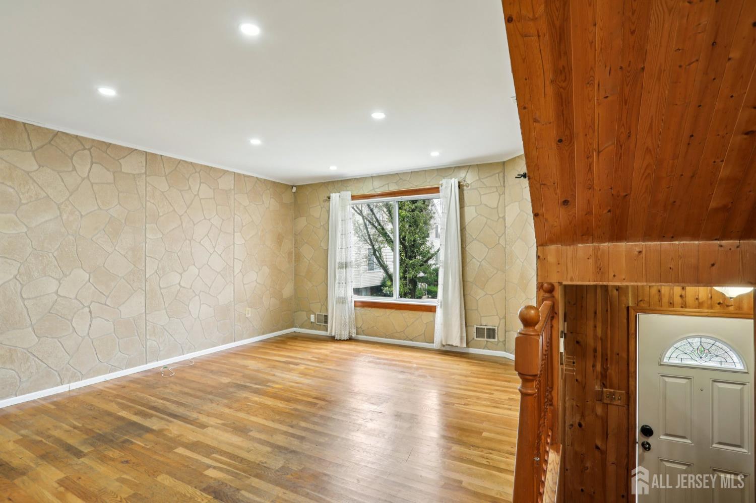 306 Holly Drive Image 5