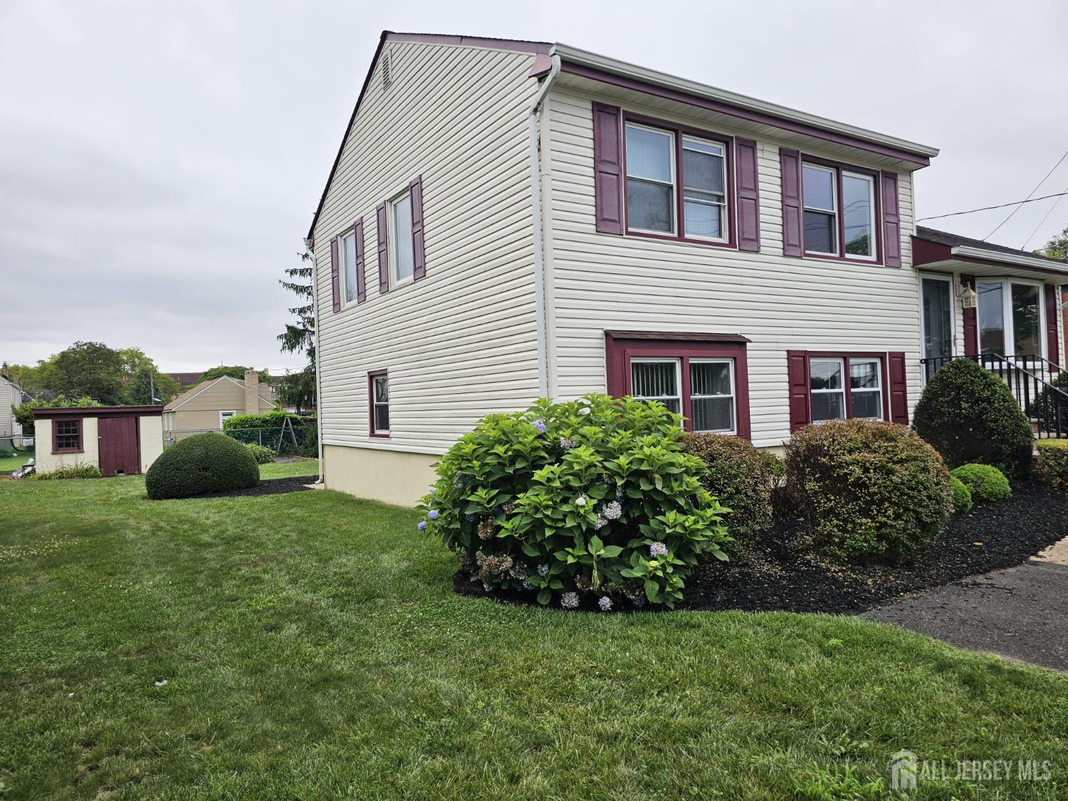 304 Maple Avenue Image 3