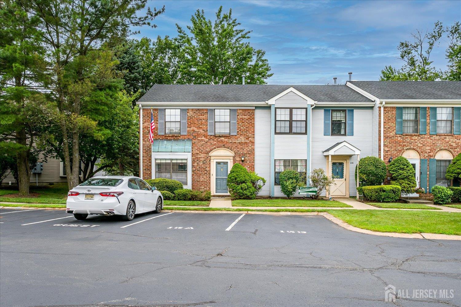 369 Bromley Place Image 2
