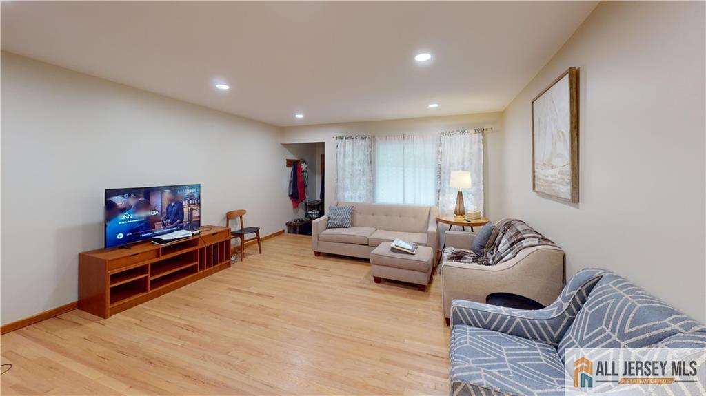 398 Waltham Avenue Image 1