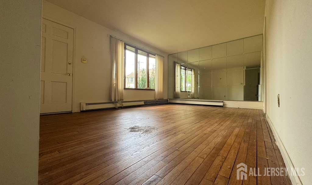212 Middlesex Avenue Image 3