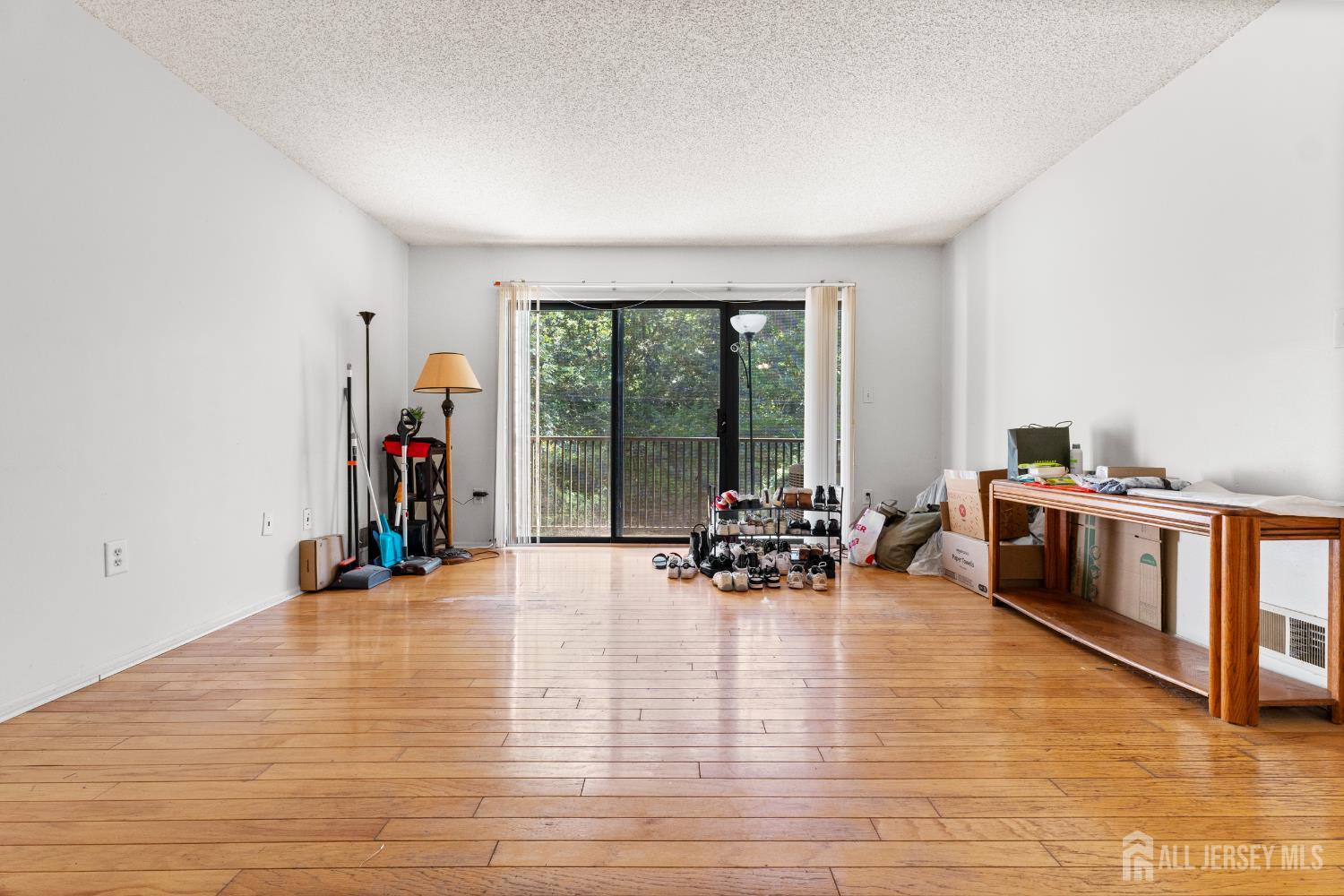 255 Hampshire Court Image 3