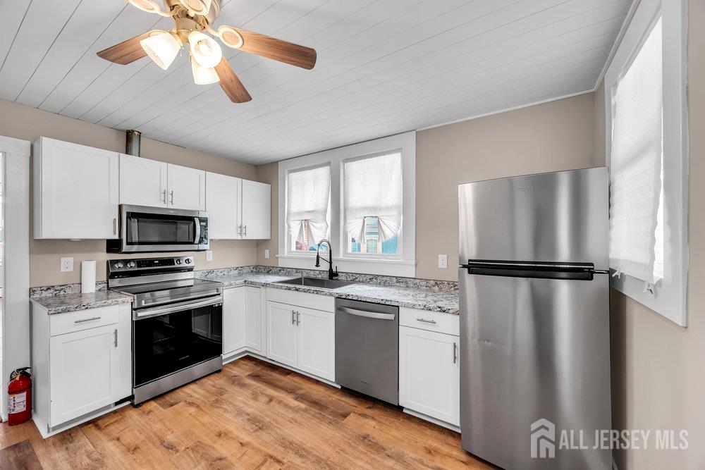 348 Woodbine Way Image 3