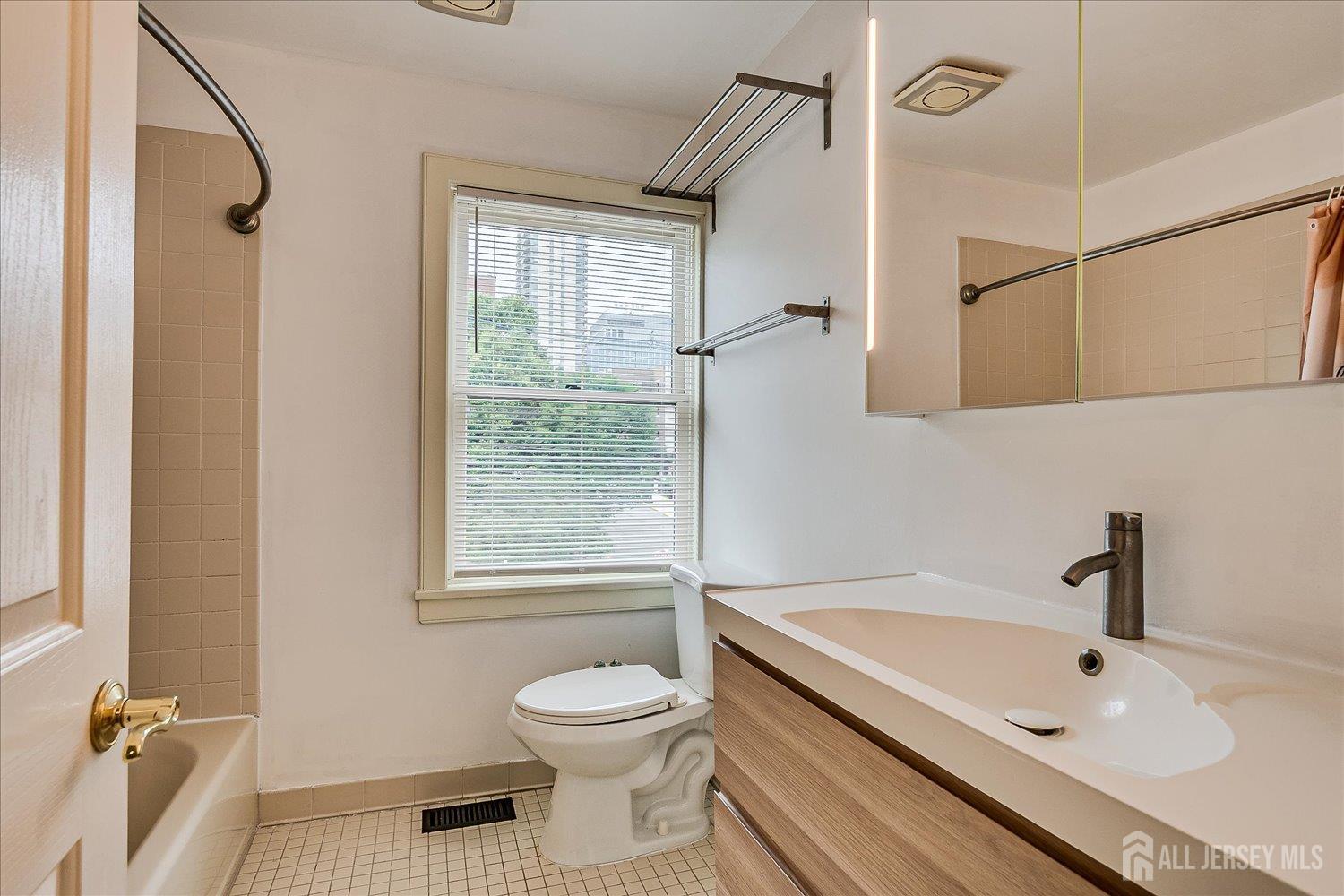 2 Hiram Square, New Brunswick, NJ, 08901 image 17
