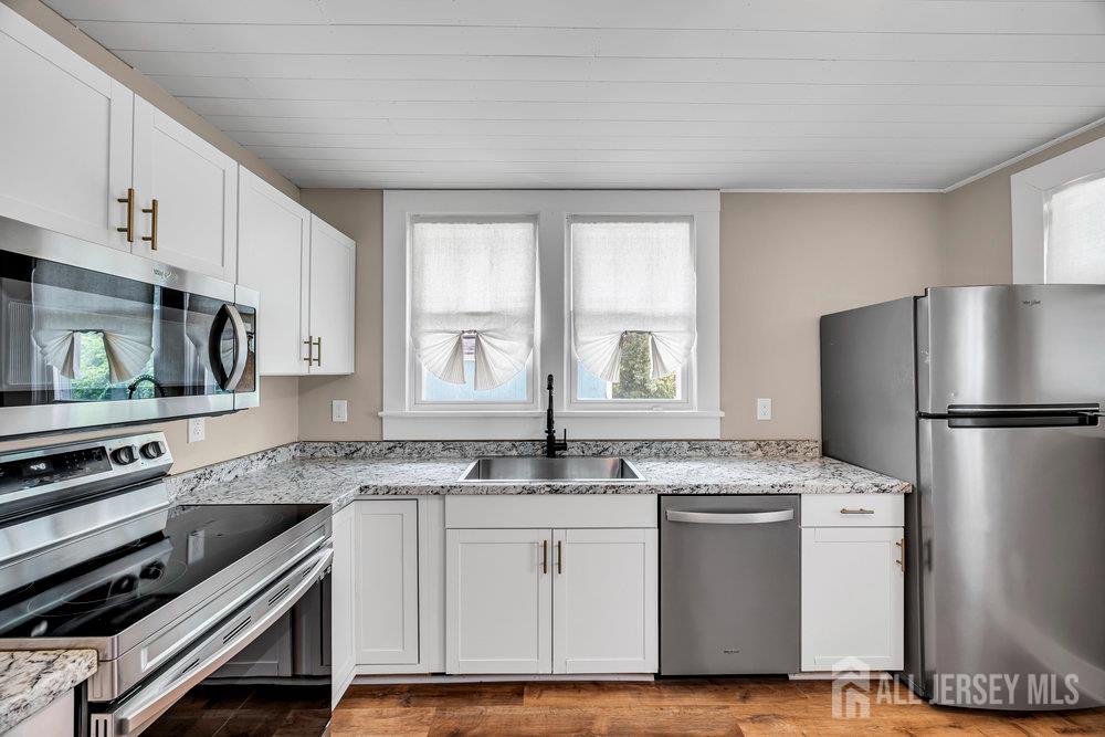 348 Woodbine Way Image 4