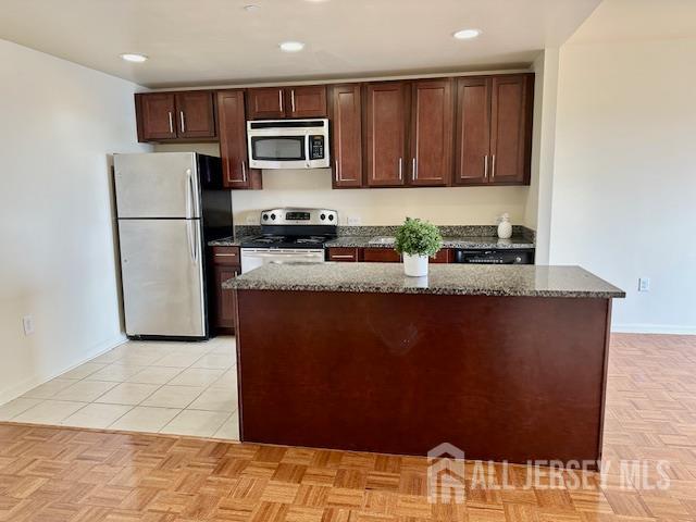 110 Somerset Street 2101 Image 3