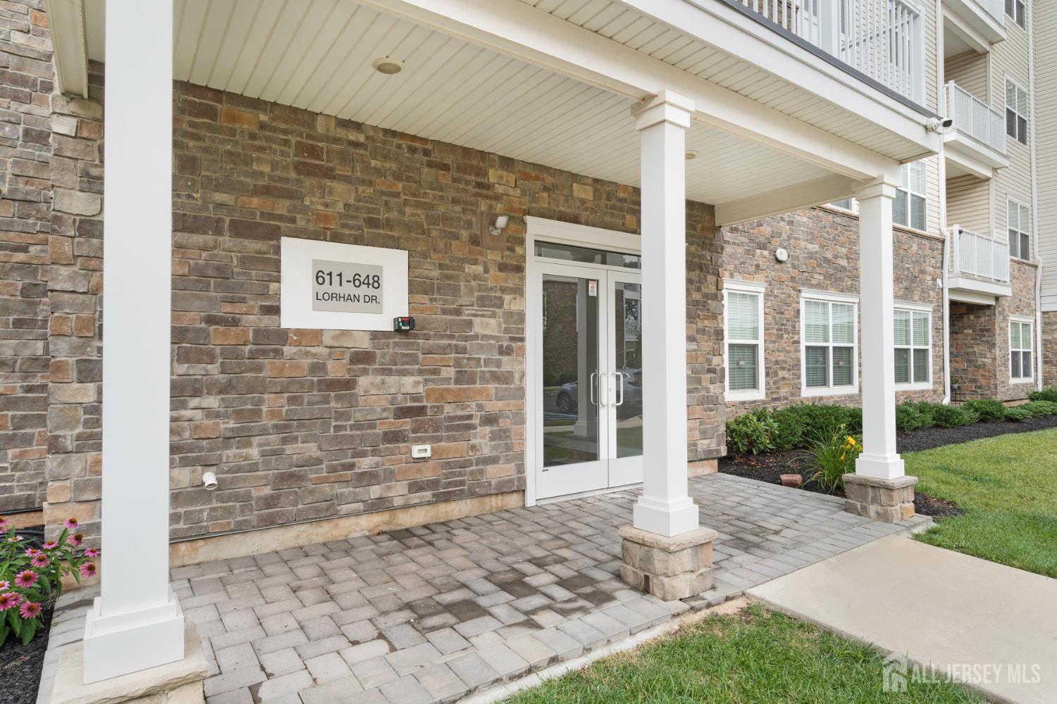 635 Lorhan Drive Image 2