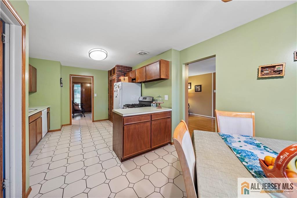 41 Jonathan Drive, Edison, NJ, 08820 image 14