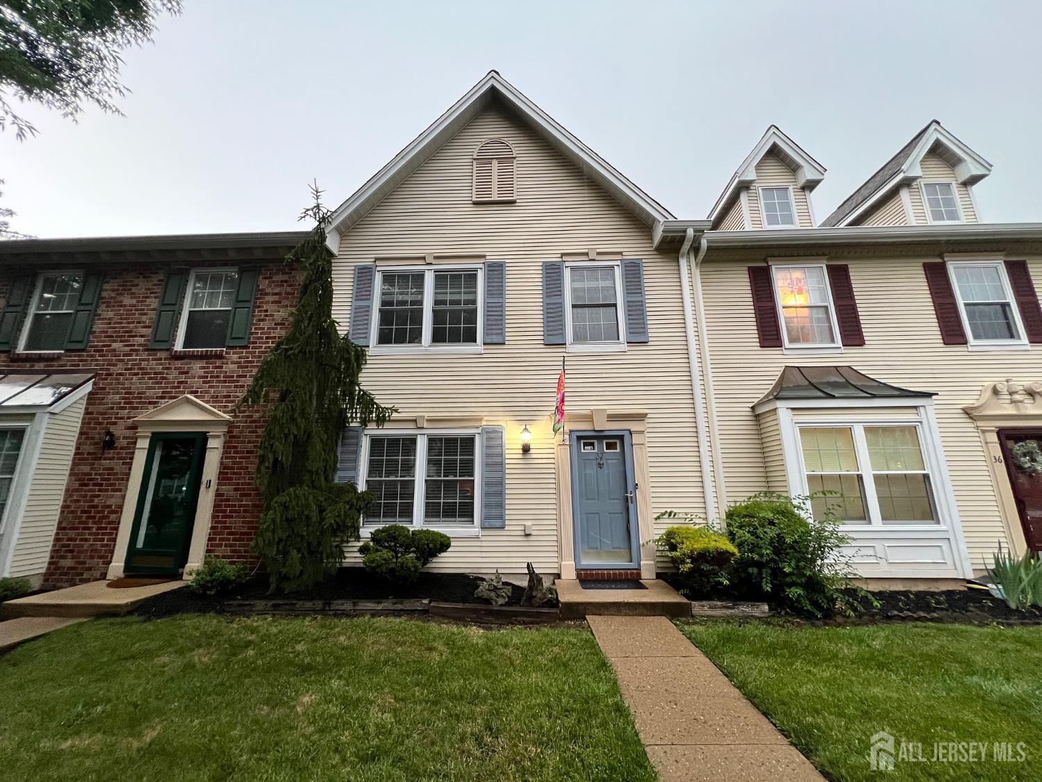37 Albury Way, North Brunswick, NJ, 08902