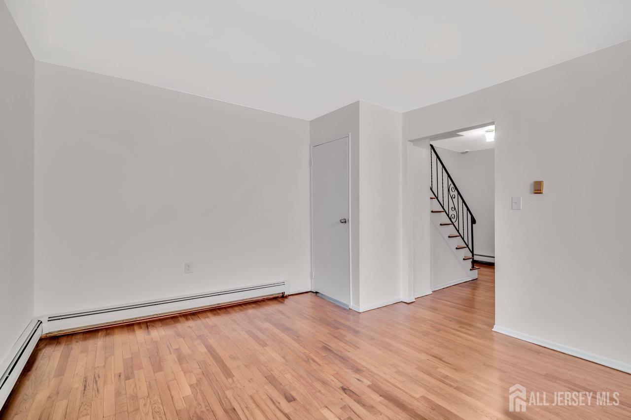 402 N Cranbury Road 8 Image 4
