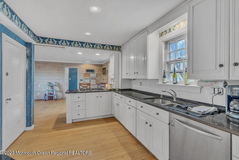 911 Middletown Lincroft Road, Middletown, NJ, 07748 image 22
