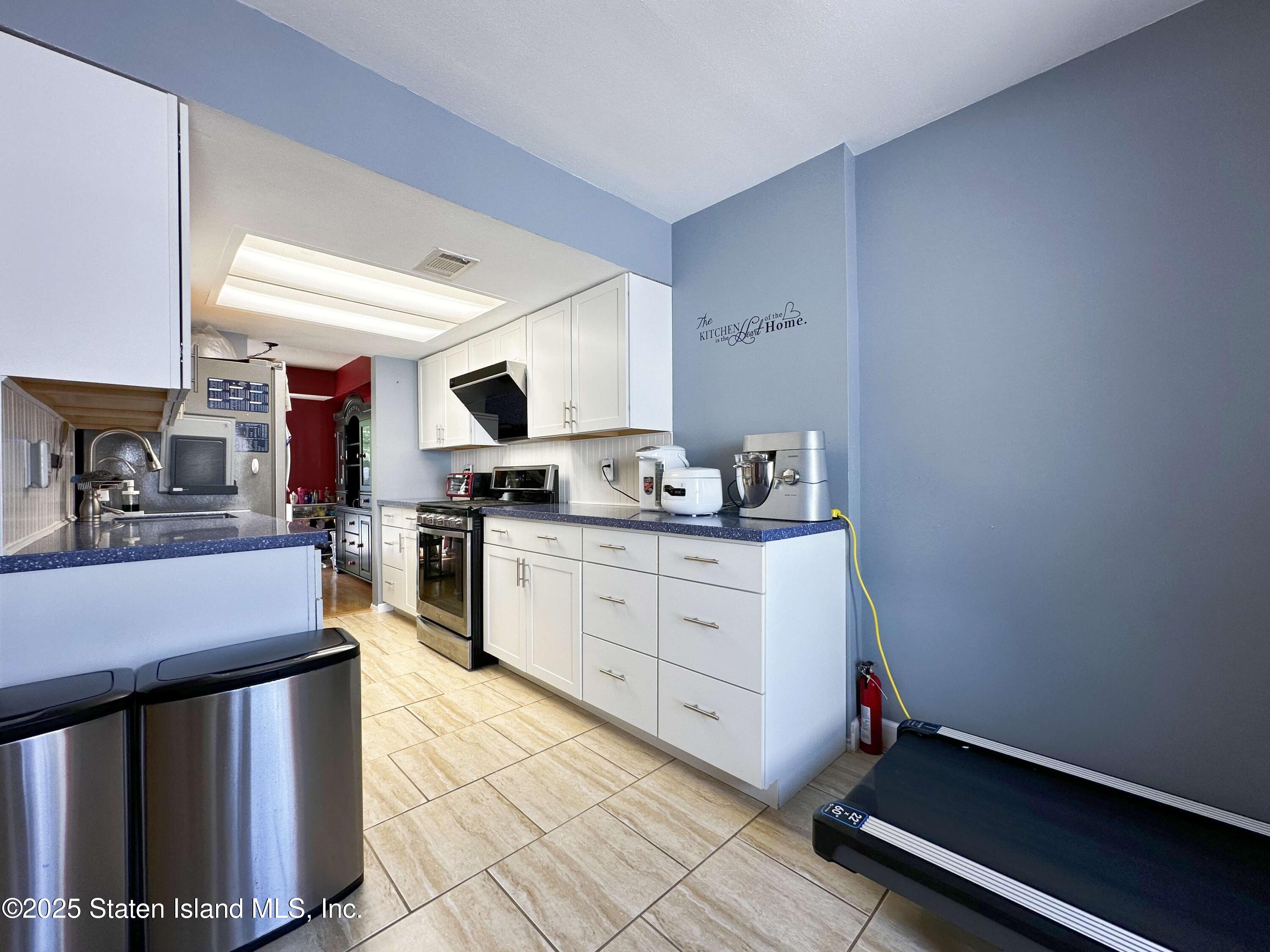 163 Hampton Green Image 4