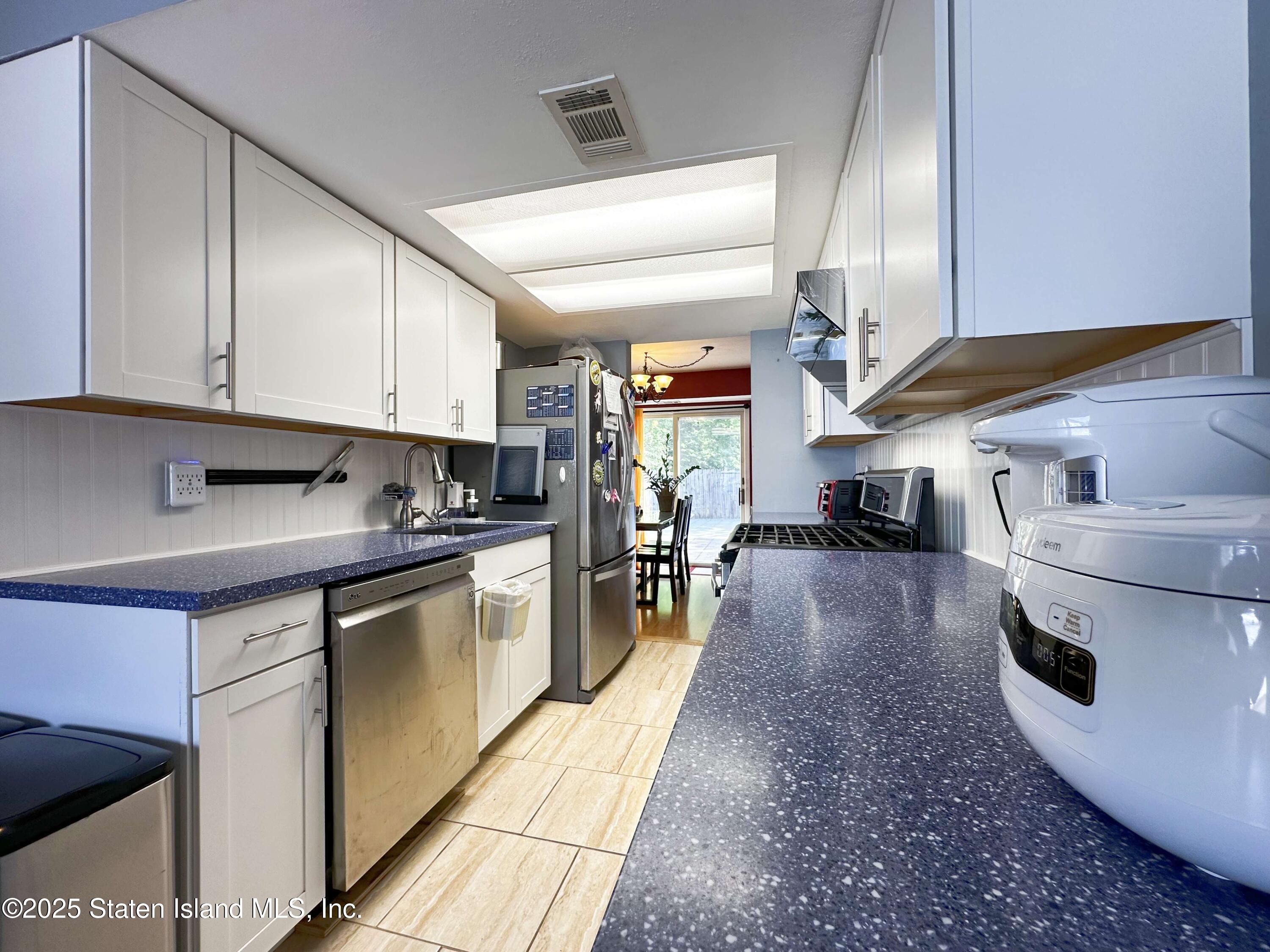 163 Hampton Green Image 5