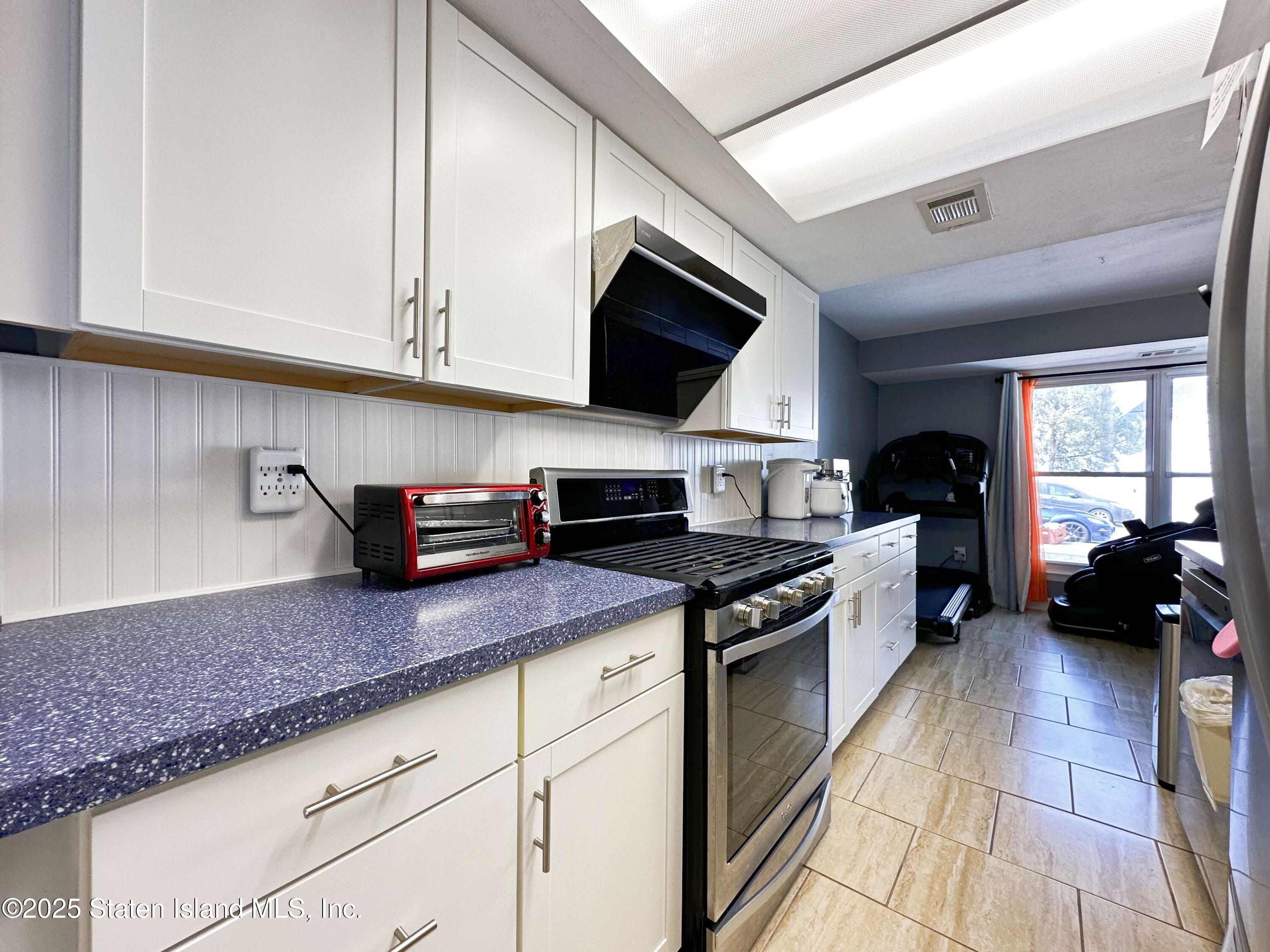 163 Hampton Green, Staten Island, NY, 10312 image 6
