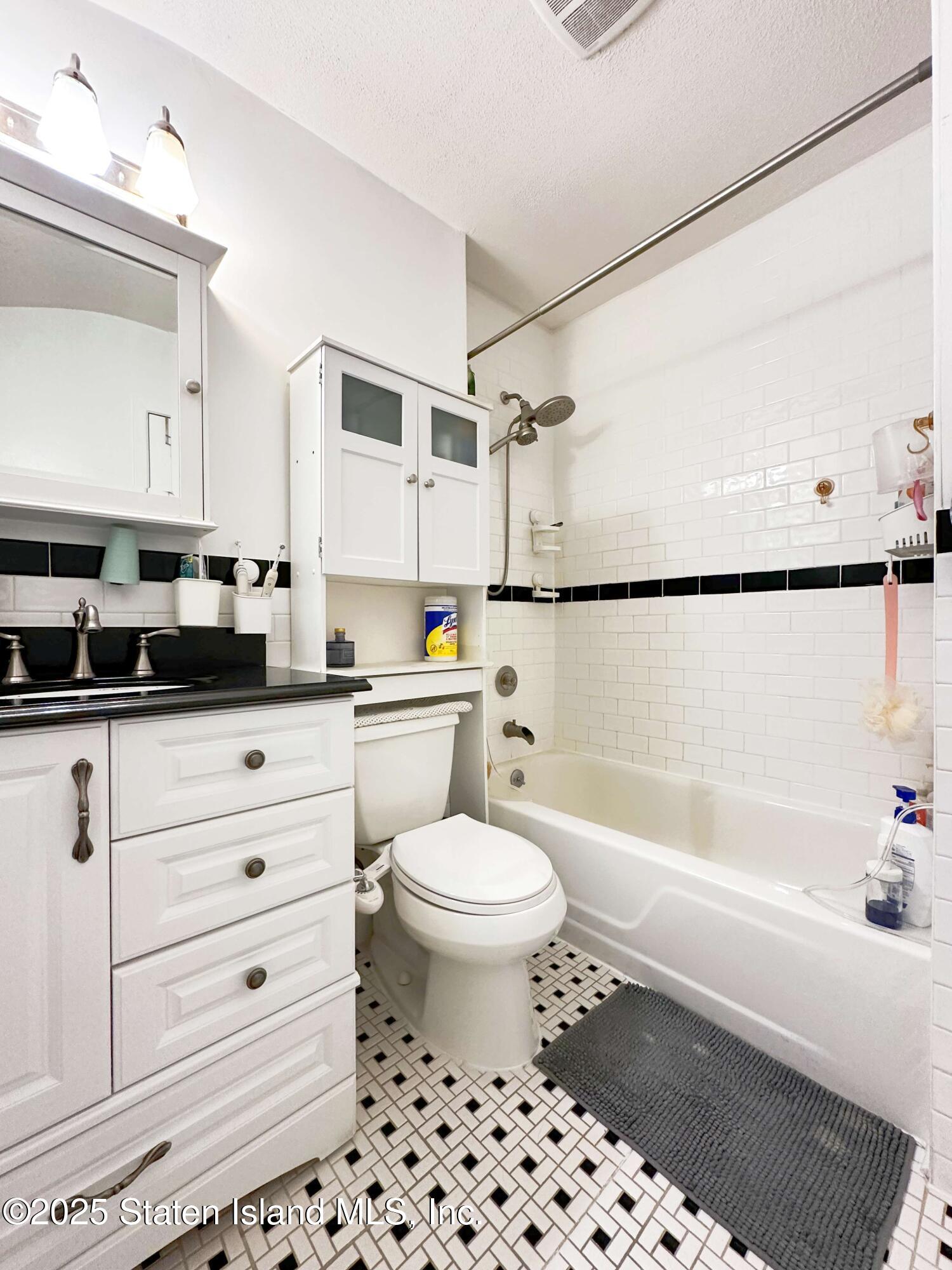 163 Hampton Green, Staten Island, NY, 10312 image 22