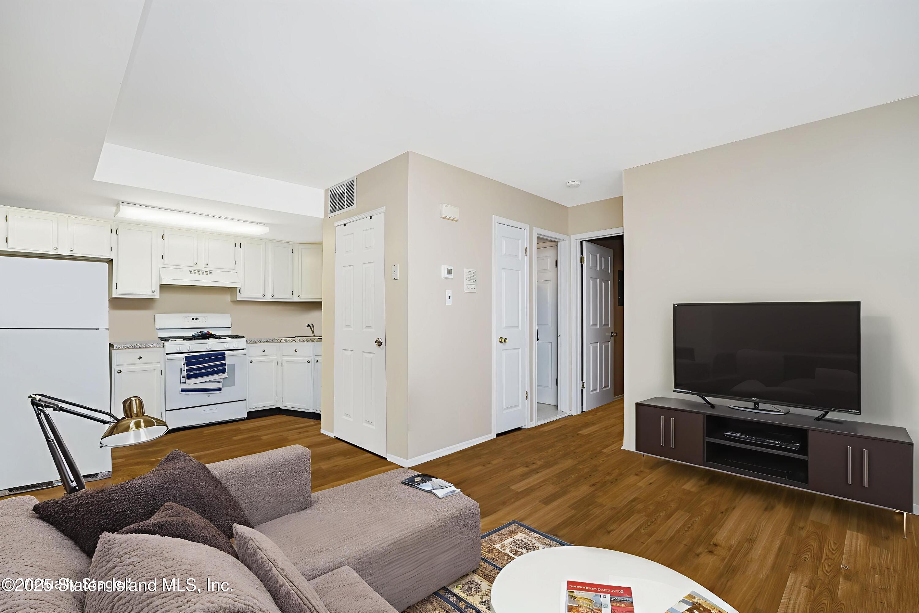 100 Robin Court, Staten Island, NY, 10309 image 32