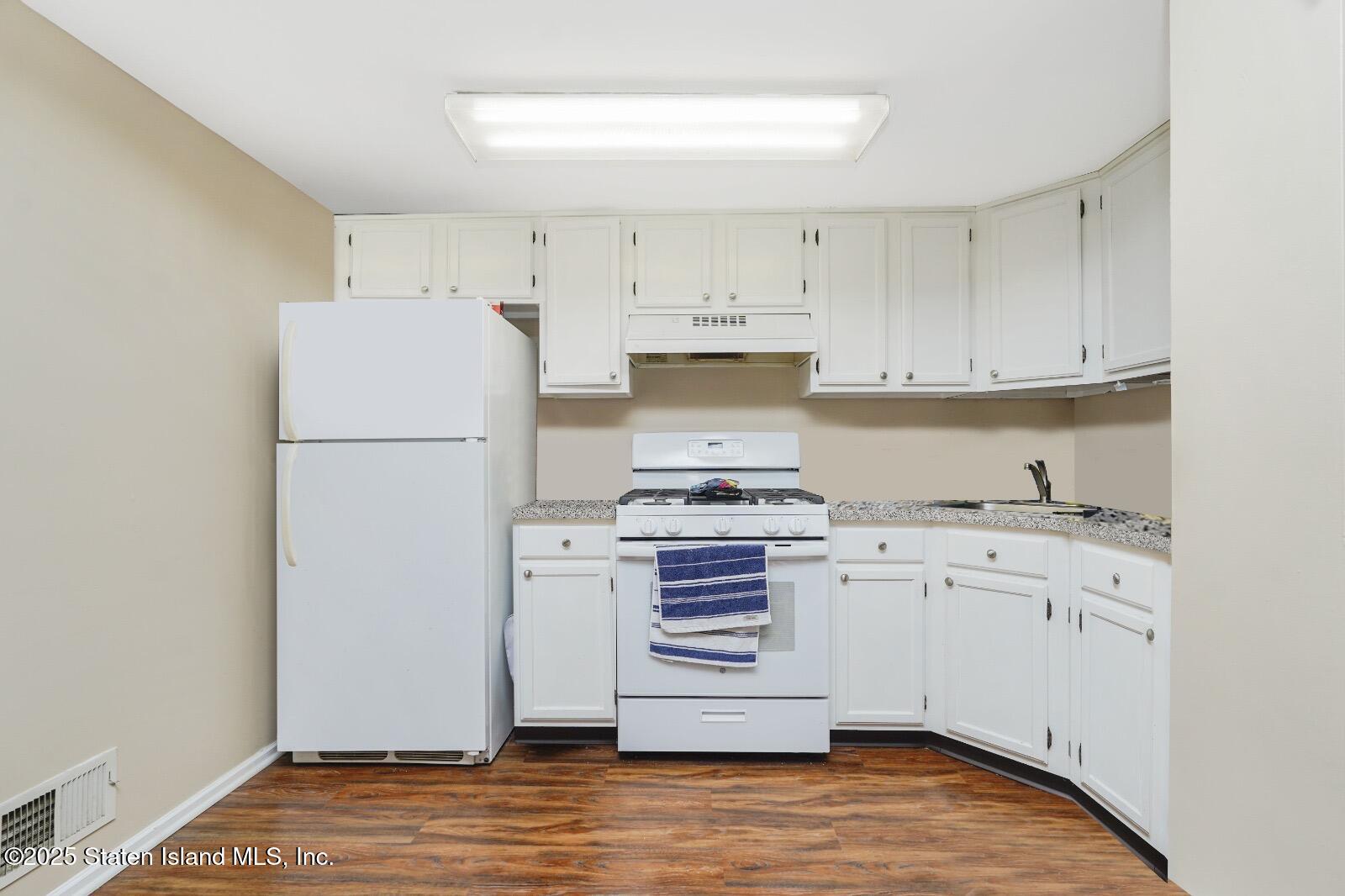 100 Robin Court, Staten Island, NY, 10309 image 34