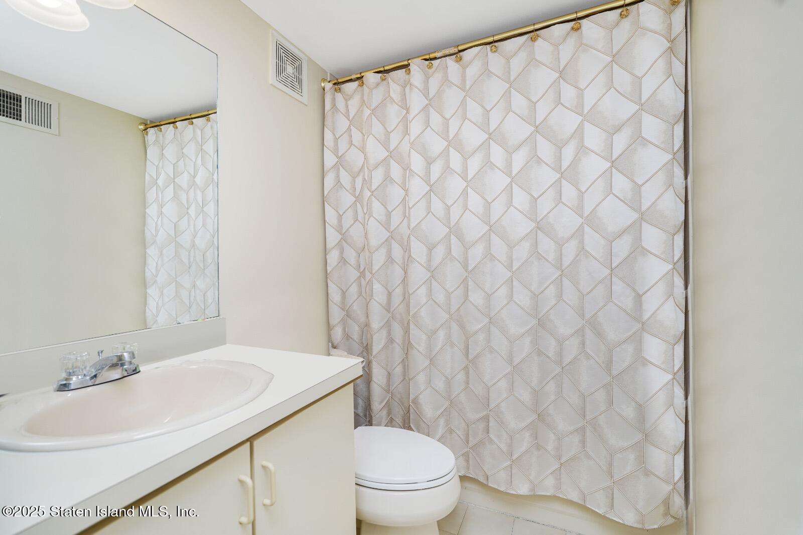 100 Robin Court, Staten Island, NY, 10309 image 37