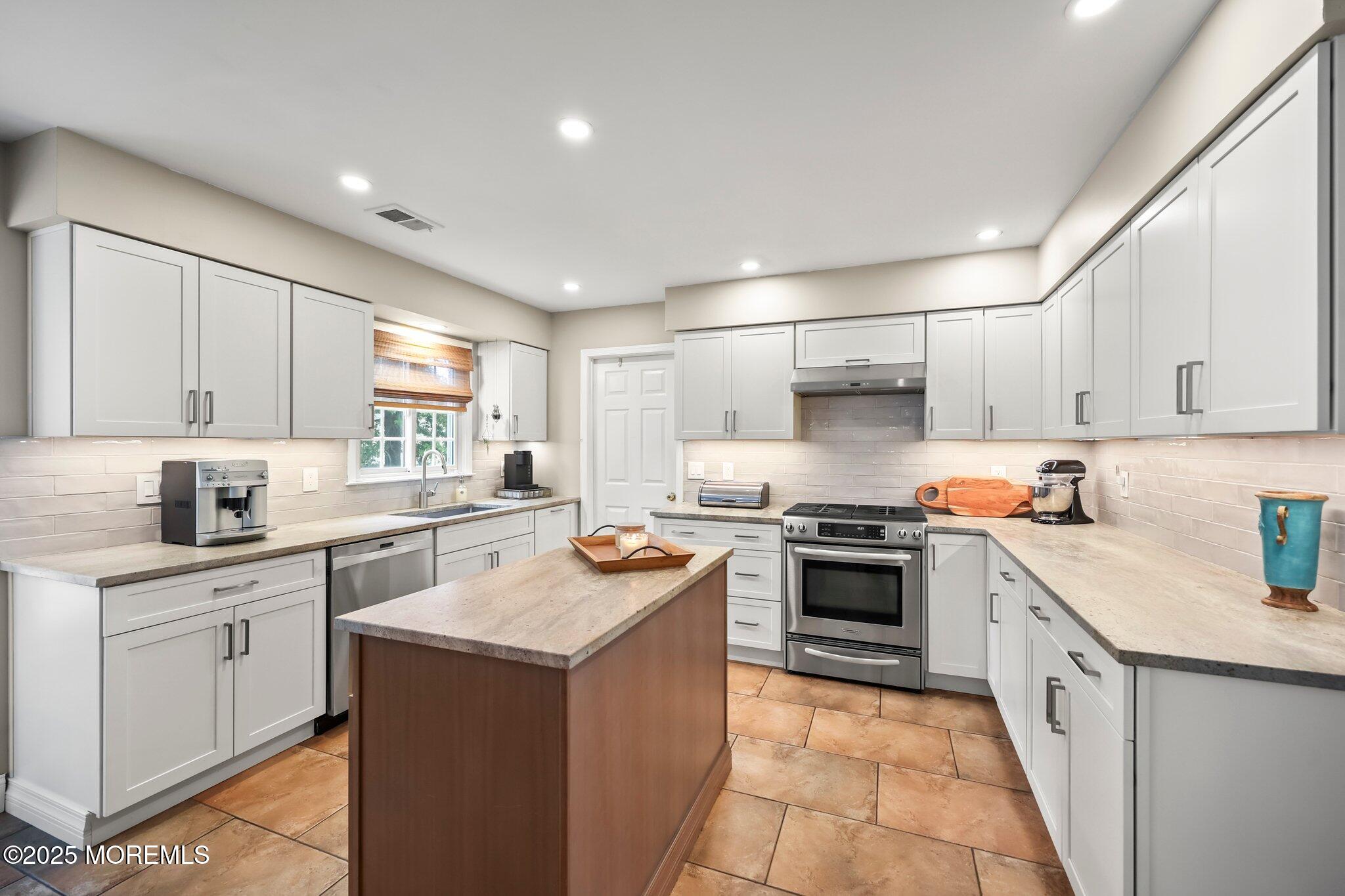 2 Independence Drive, Aberdeen, NJ, 07747 image 14
