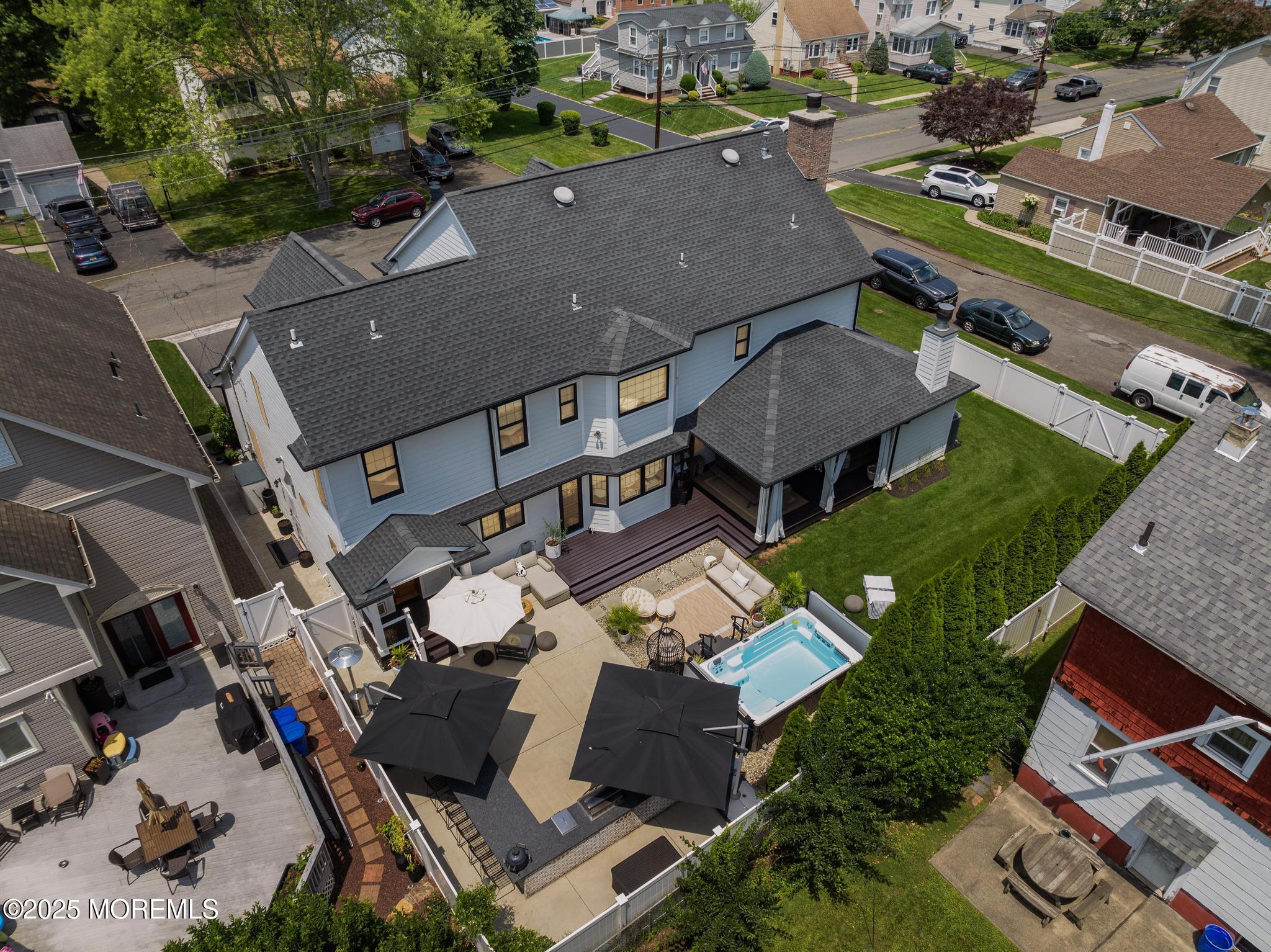 595 Bloomingdale Avenue Image 3