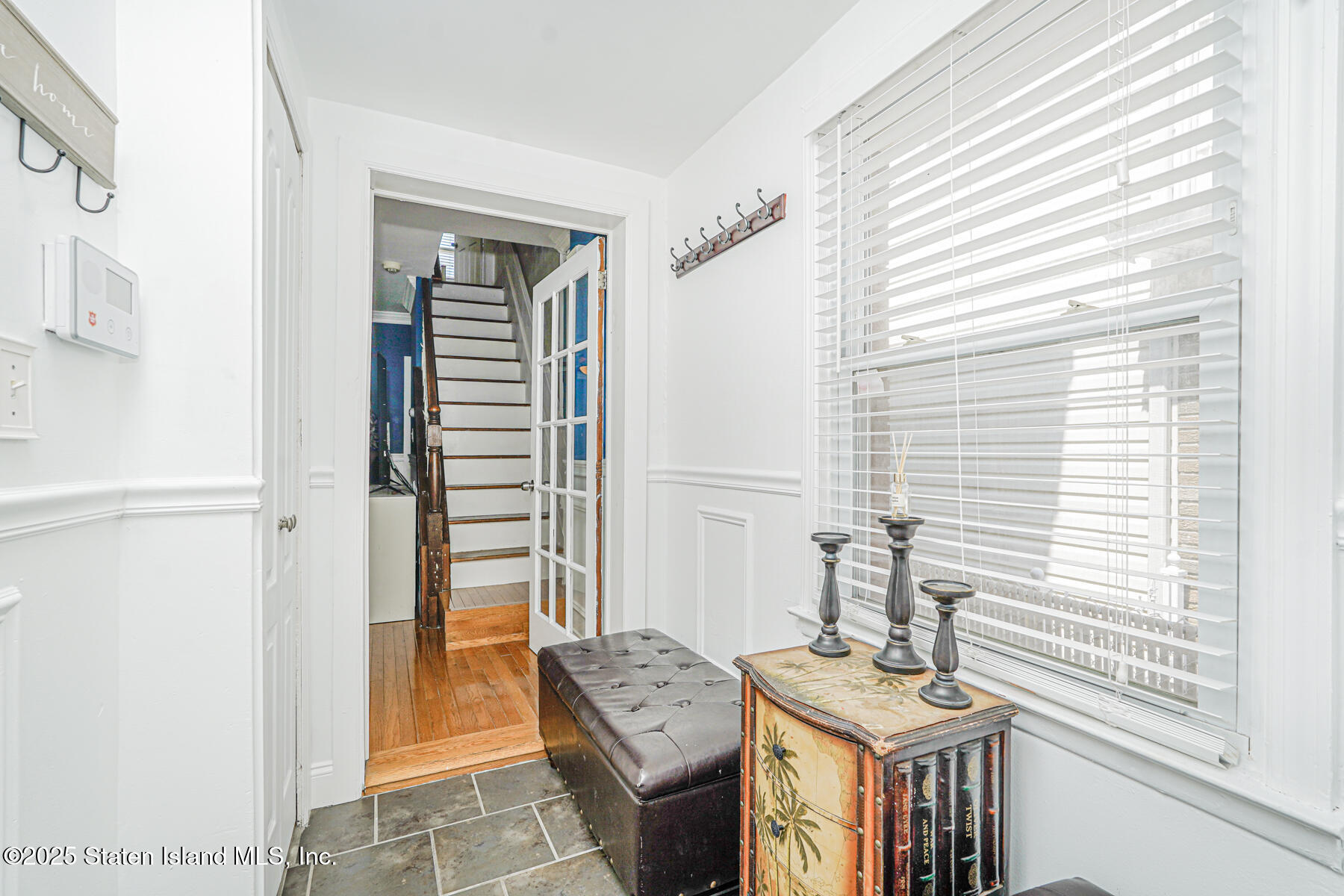 938 Post Avenue Image 3