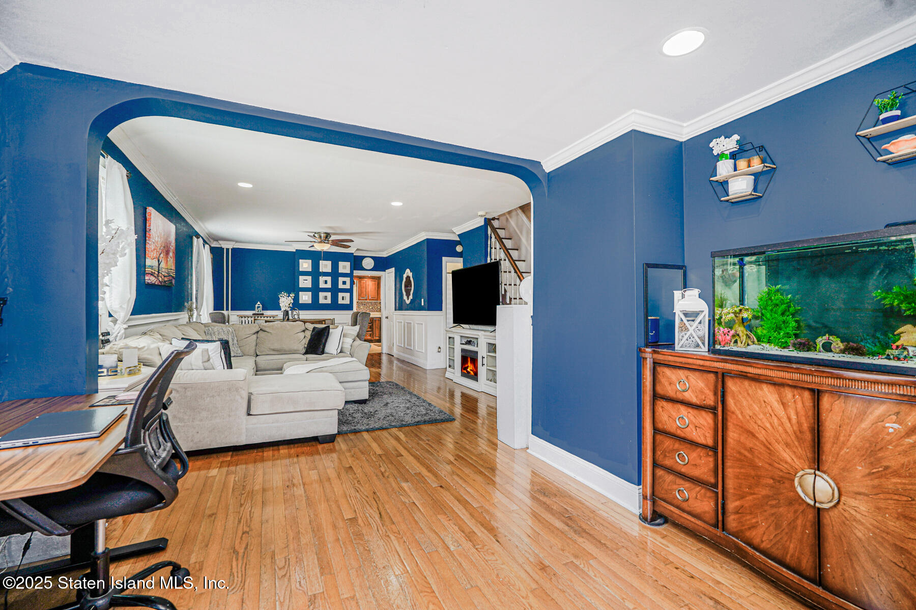 938 Post Avenue Image 5