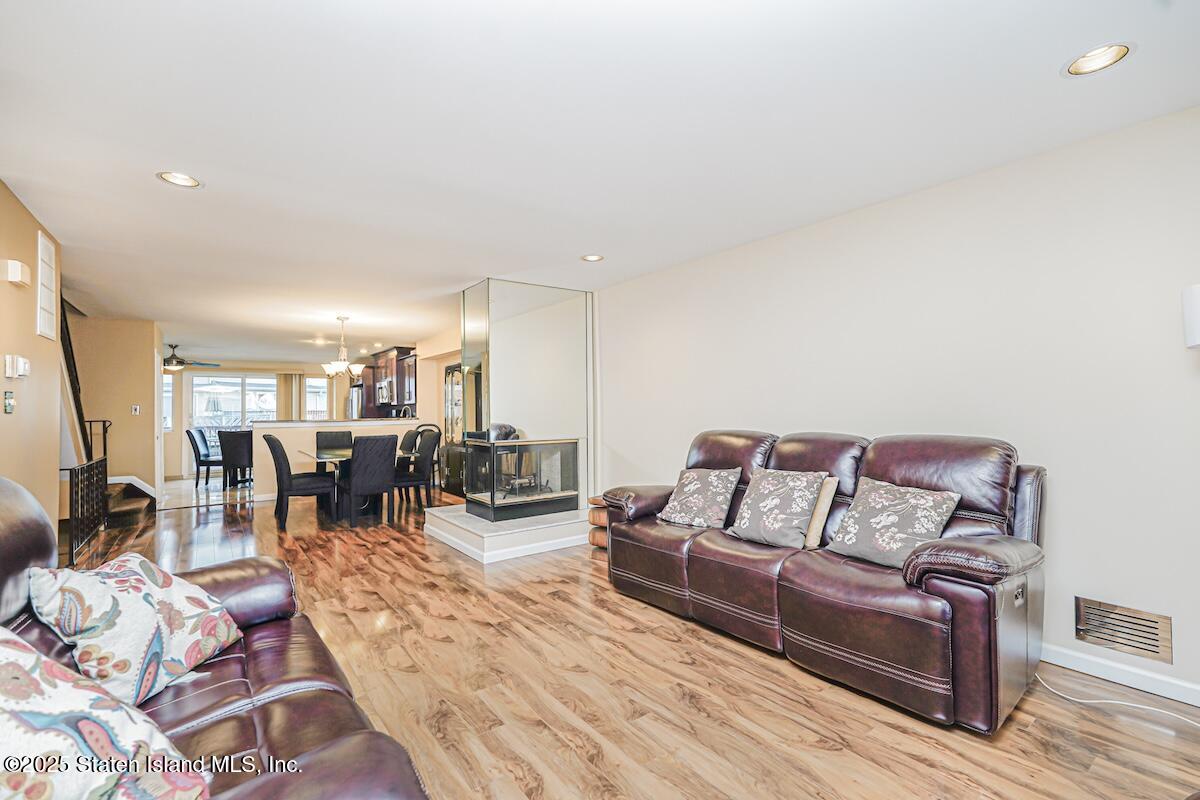 182 Pembrook Loop, Staten Island, NY, 10309 image 6