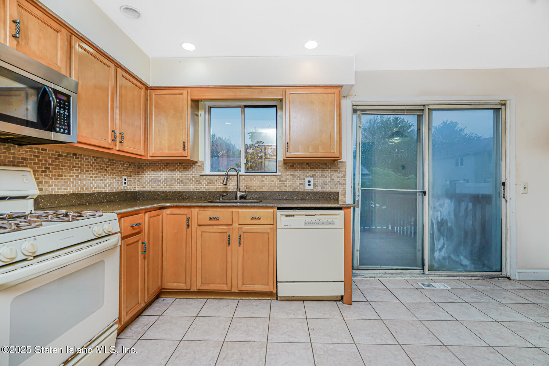 23 Caswell Lane, Staten Island, NY, 10314 image 18