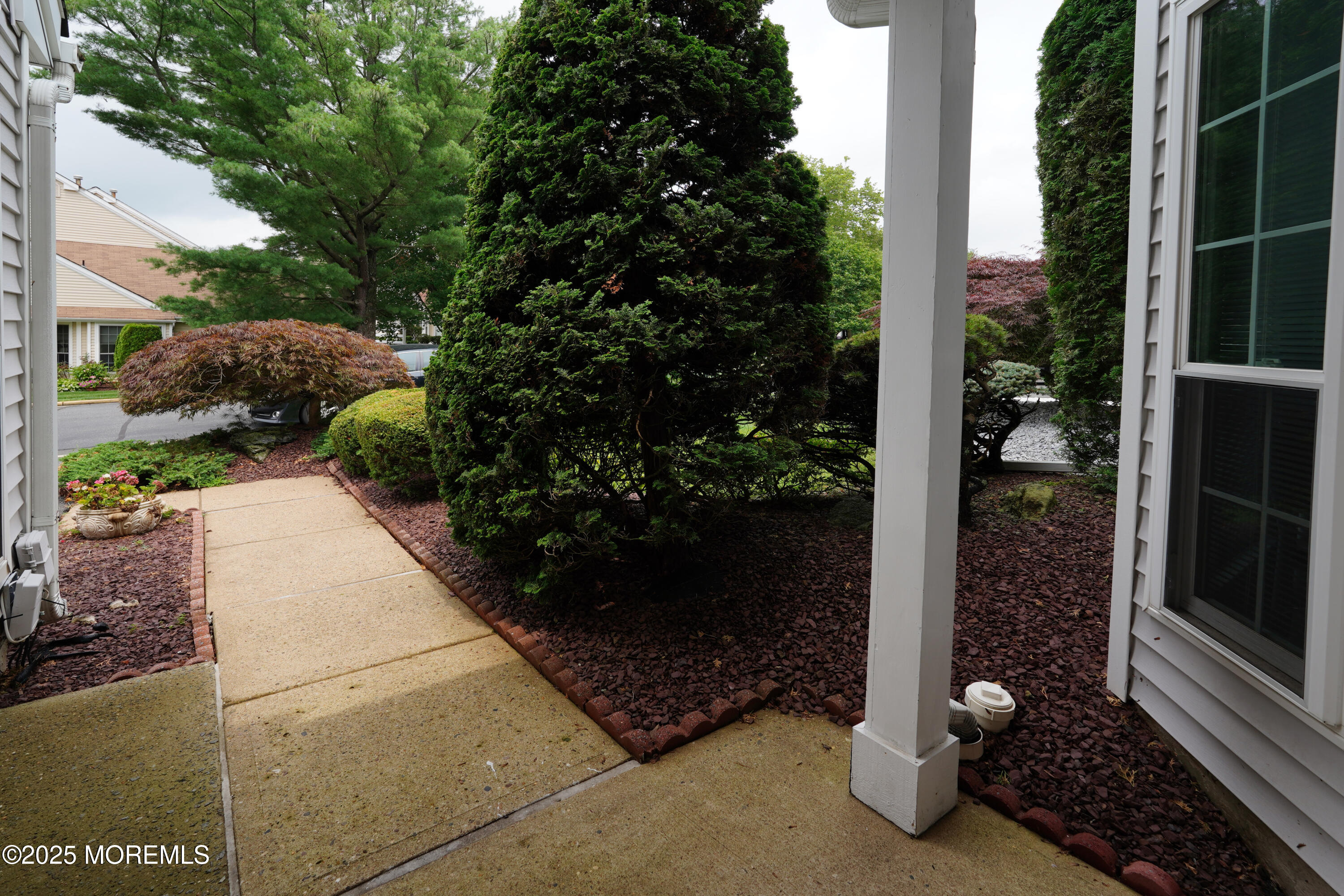 186 Snow Drop Place Image 5