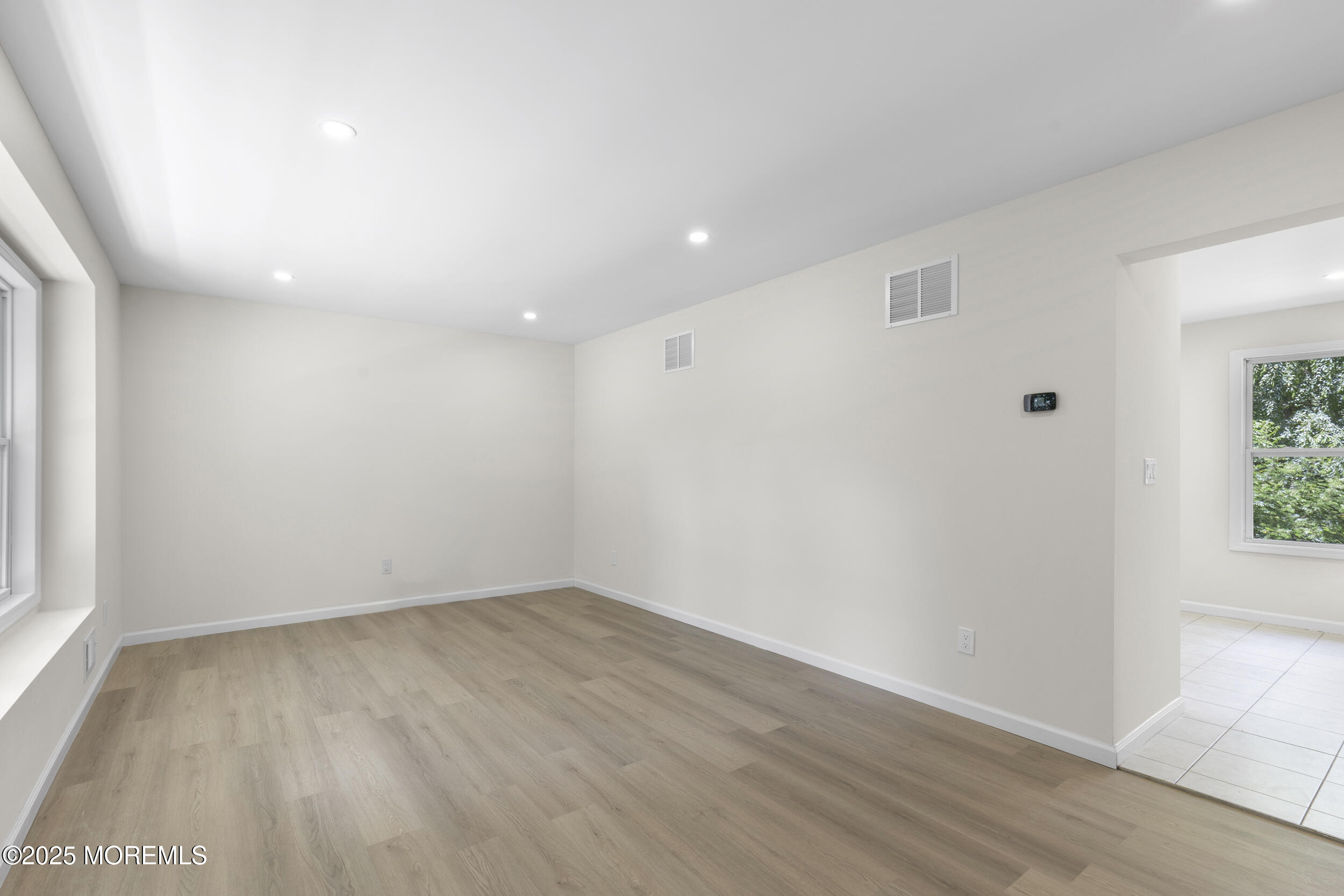 10 Postol Road Image 5