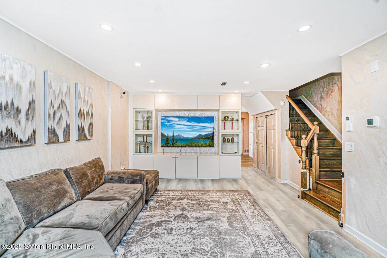 89 Alan Loop, Staten Island, NY, 10304 image 8