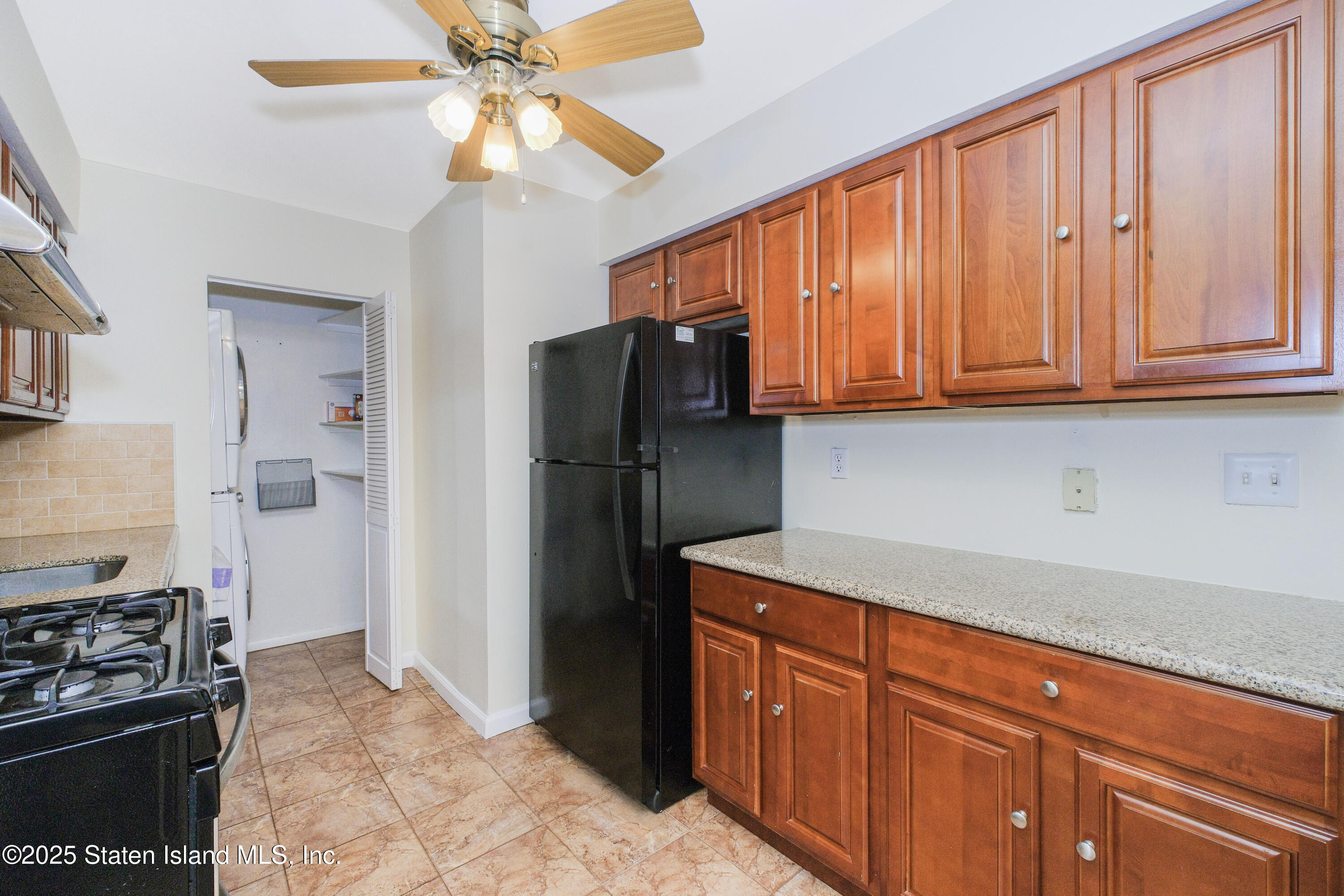12 Grissom Avenue Image 3