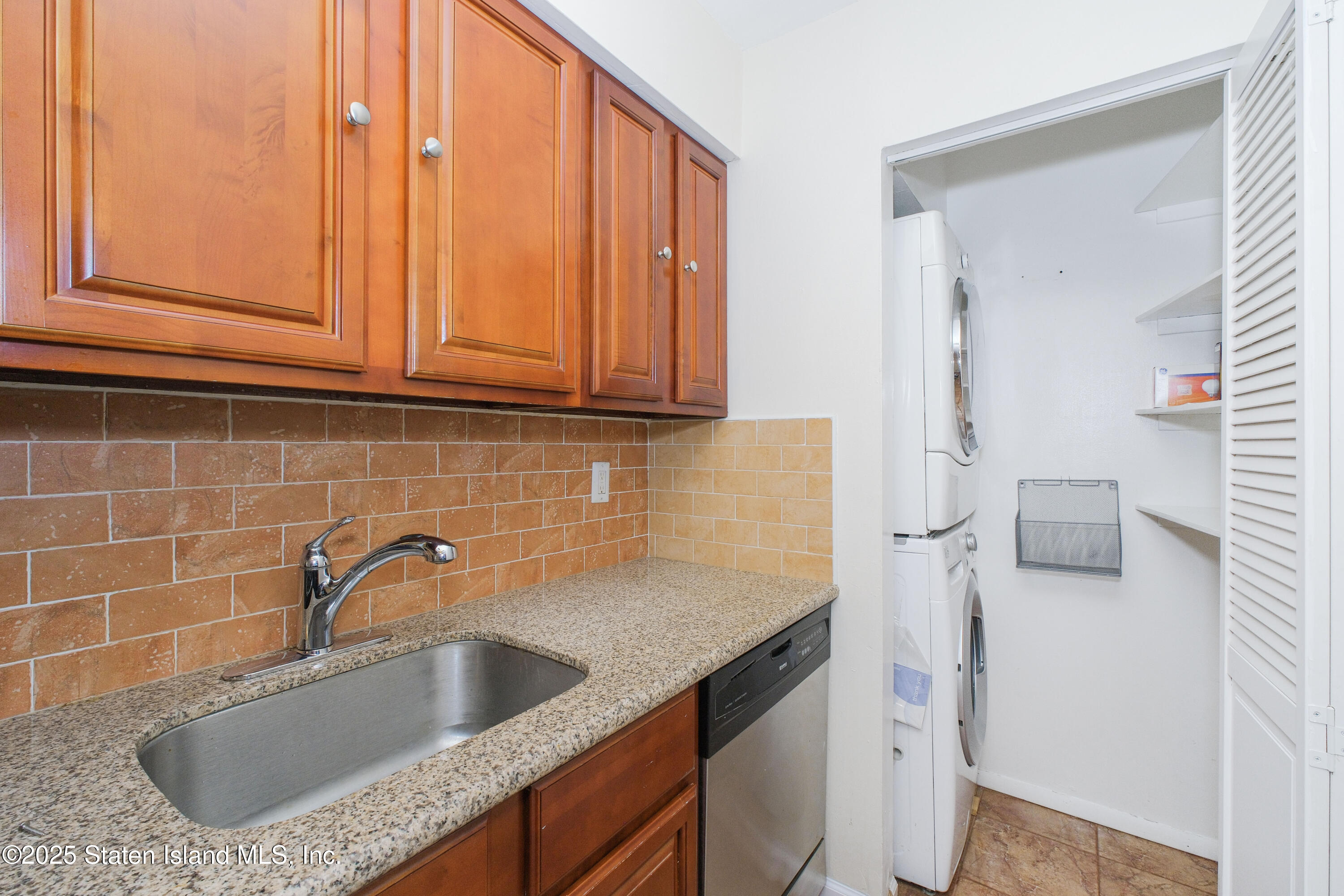 12 Grissom Avenue Image 4