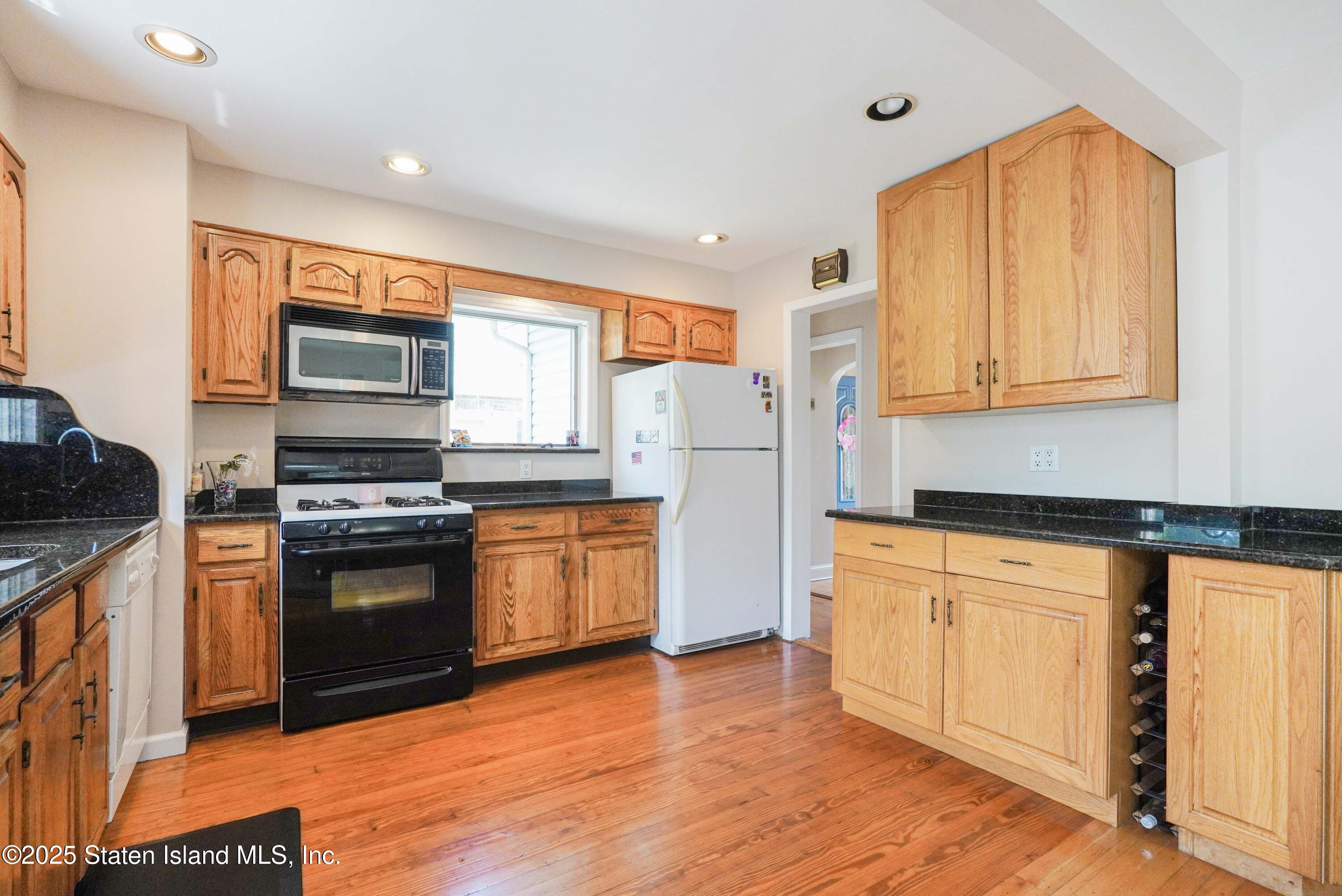 624 Davis Avenue, Staten Island, NY, 10310 image 6
