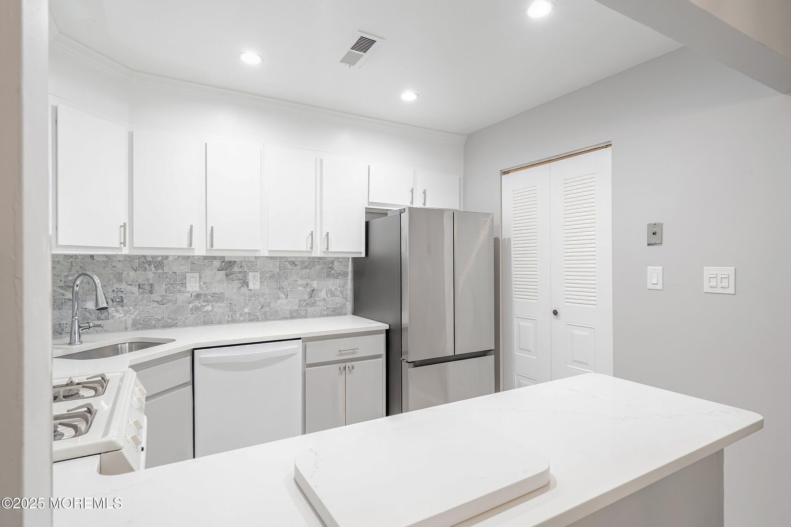 33 Honeysuckle Lane, Red Bank, NJ, 07701 image 10